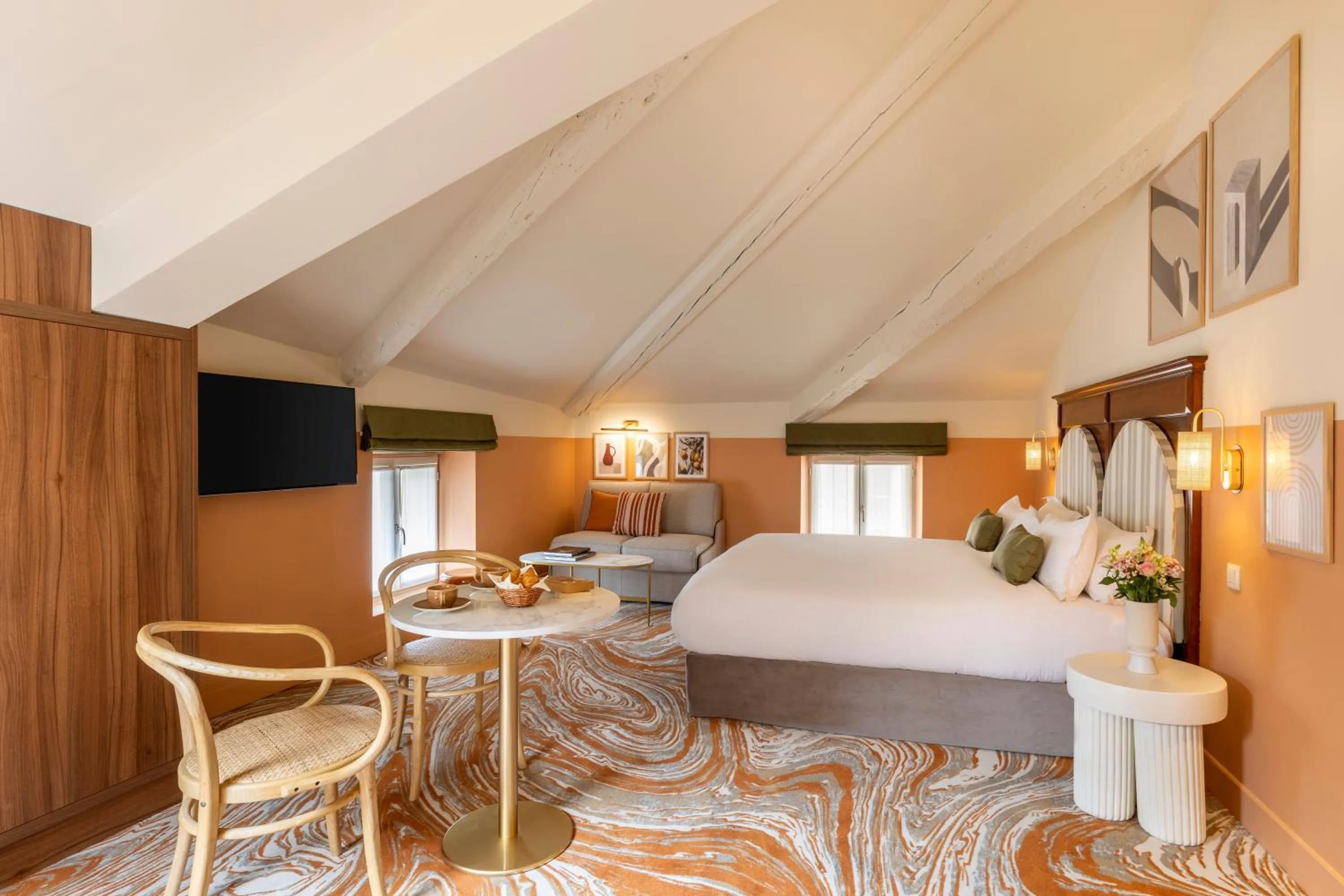 Bed in Grand Hotel d'Orange, BW Signature Collection