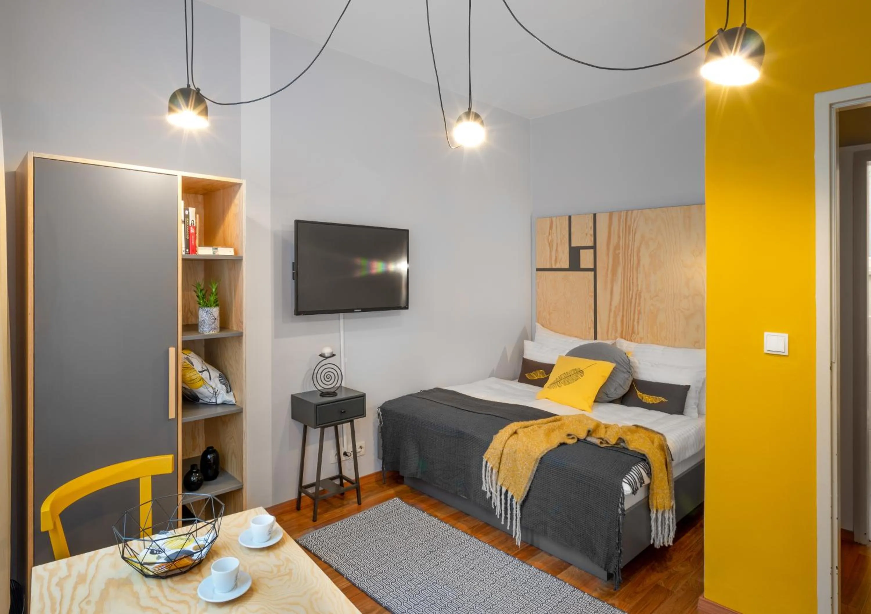 TV and multimedia, Bed in City Leaf Apartments