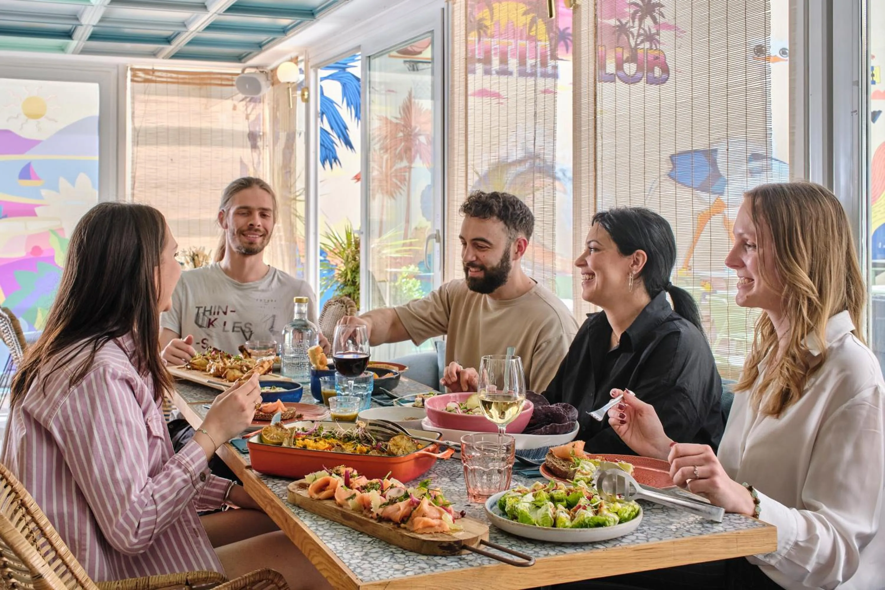 Restaurant/places to eat in Hôtel Chromatics & Restaurant Hill Club by HappyCulture