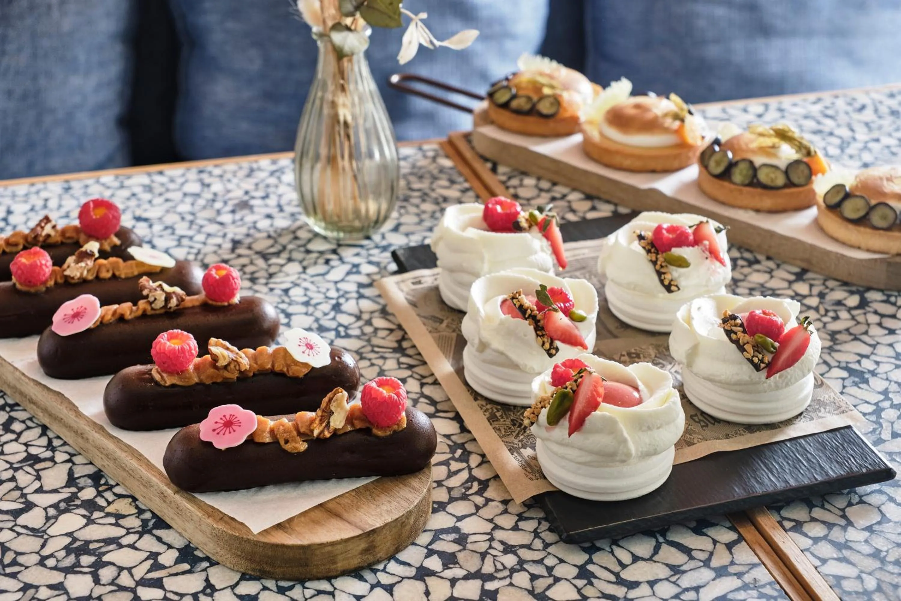 Restaurant/places to eat in Hôtel Chromatics & Restaurant Hill Club by HappyCulture