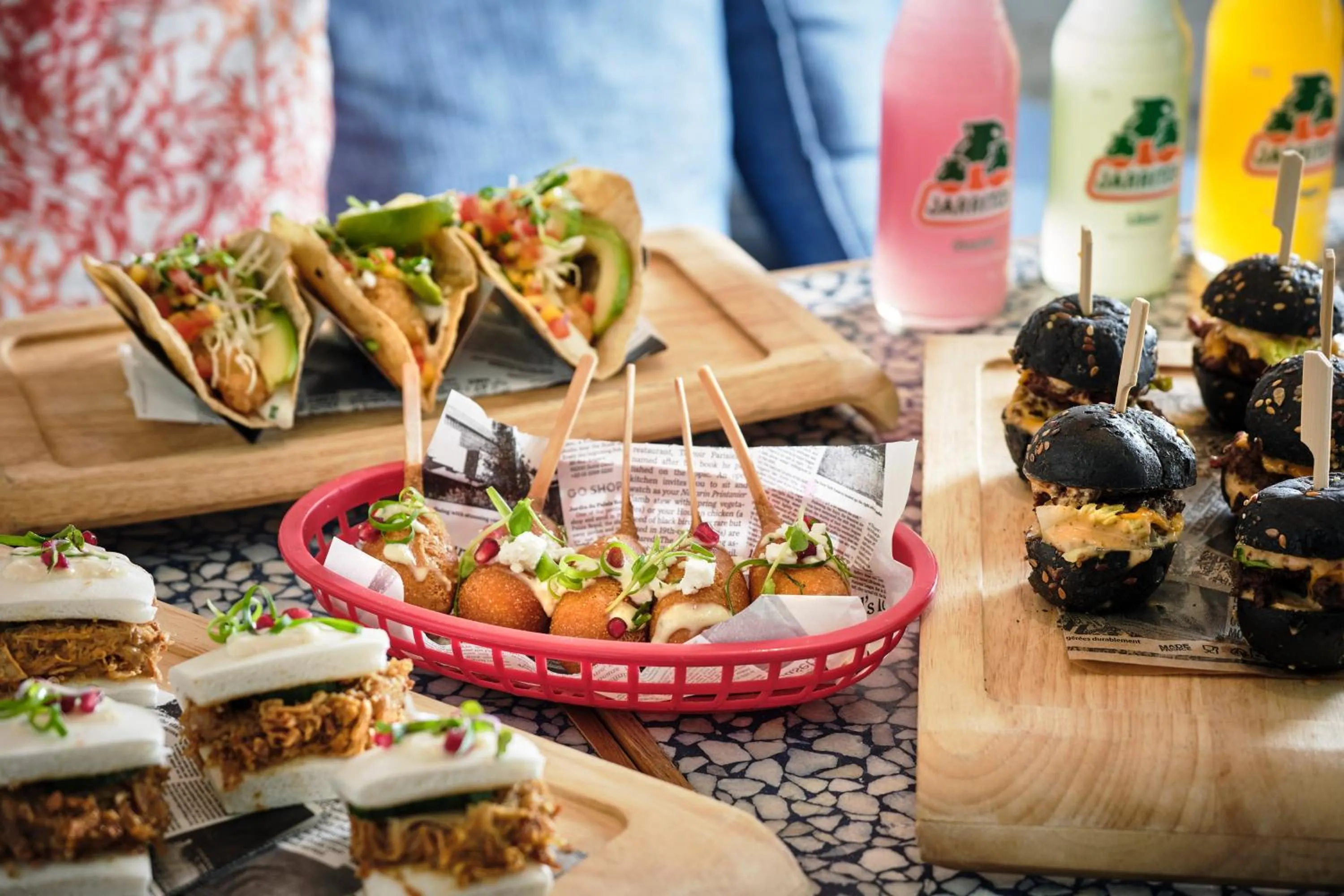 Restaurant/places to eat in Hôtel Chromatics & Restaurant Hill Club by HappyCulture