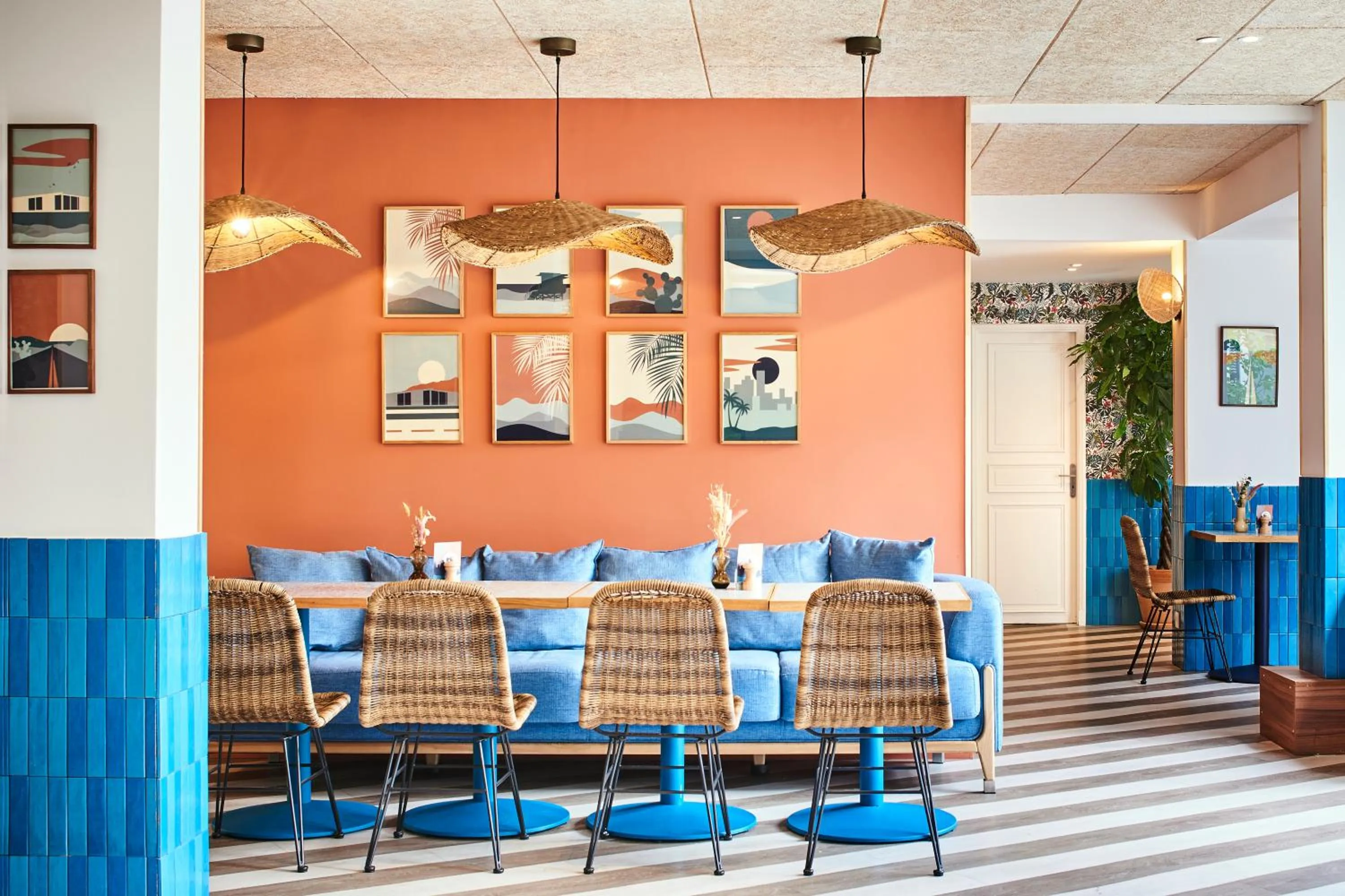 Restaurant/places to eat in Hôtel Chromatics & Restaurant Hill Club by HappyCulture