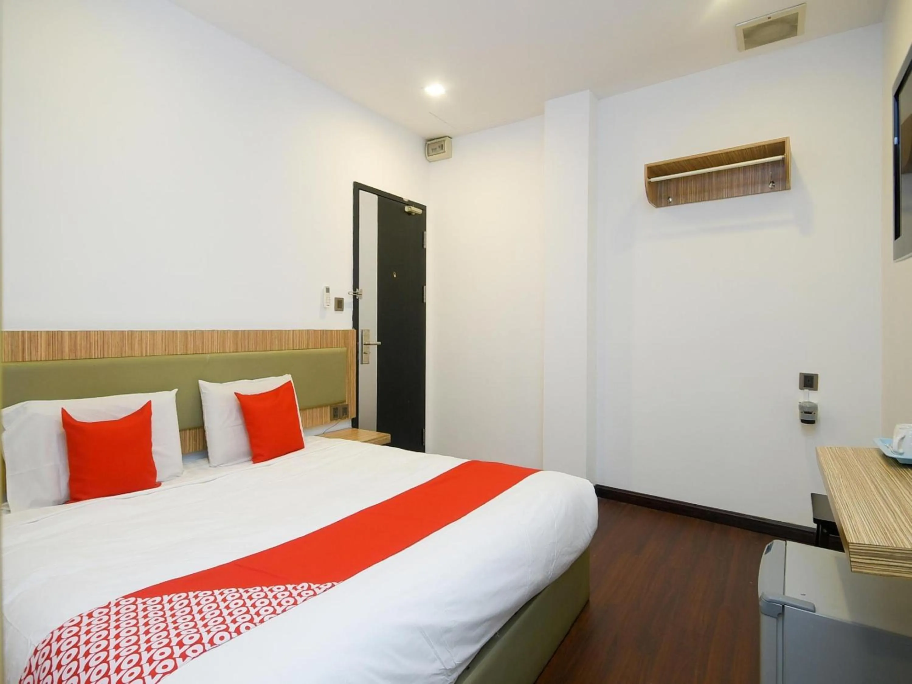 Photo of the whole room in Hotel O agon Inn