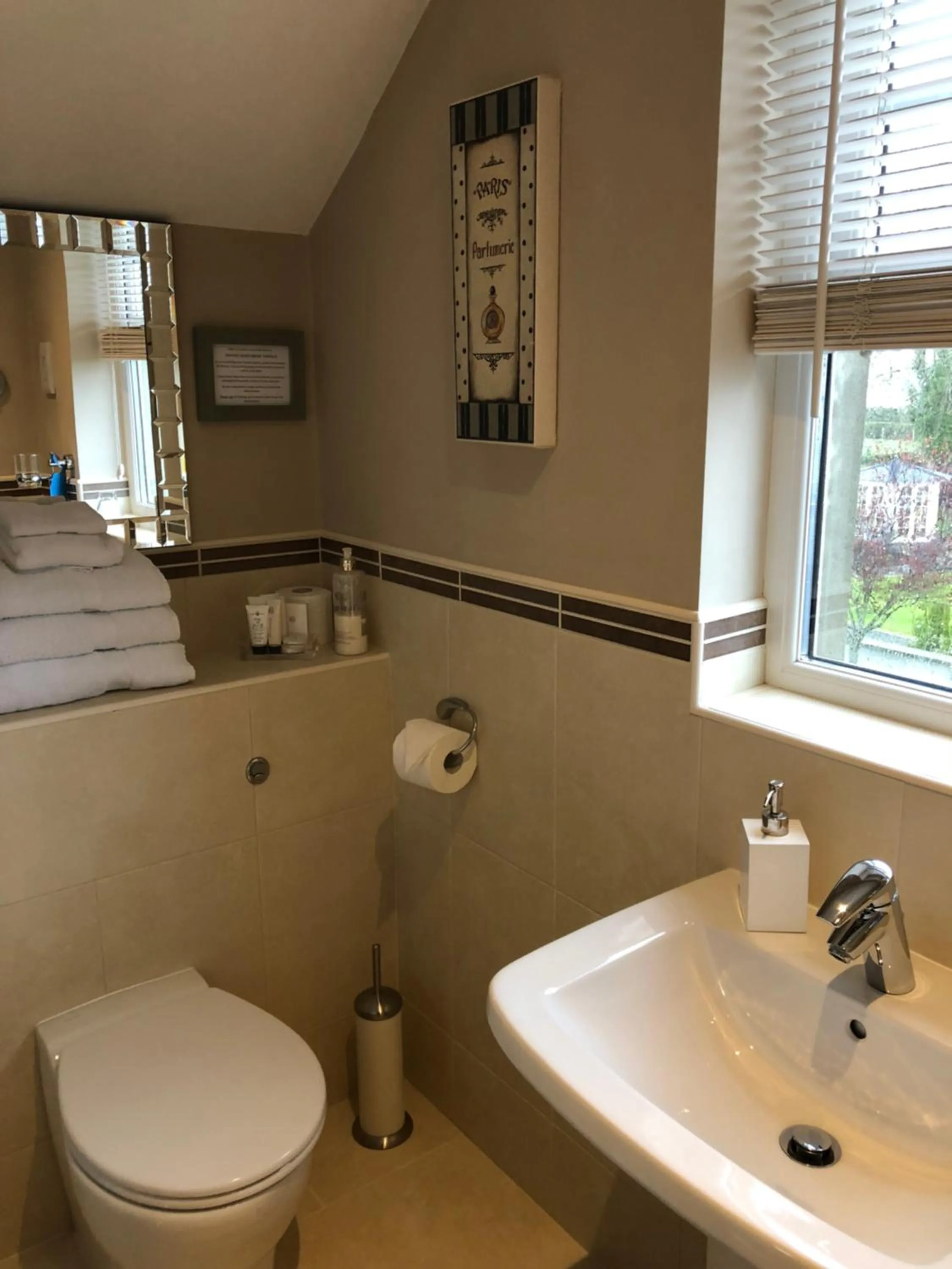 Toilet in Crowfield Country House