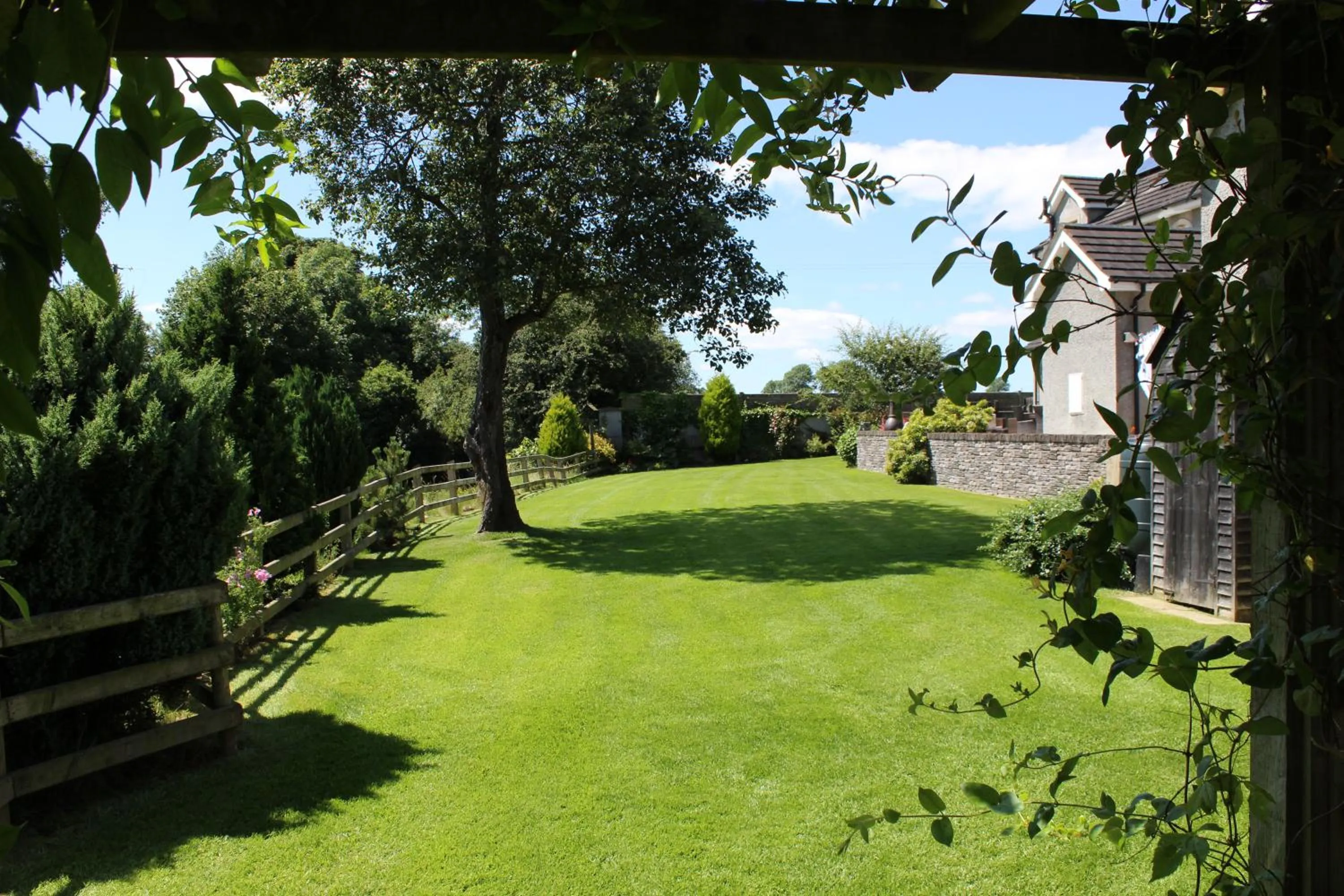 Garden in Crowfield Country House