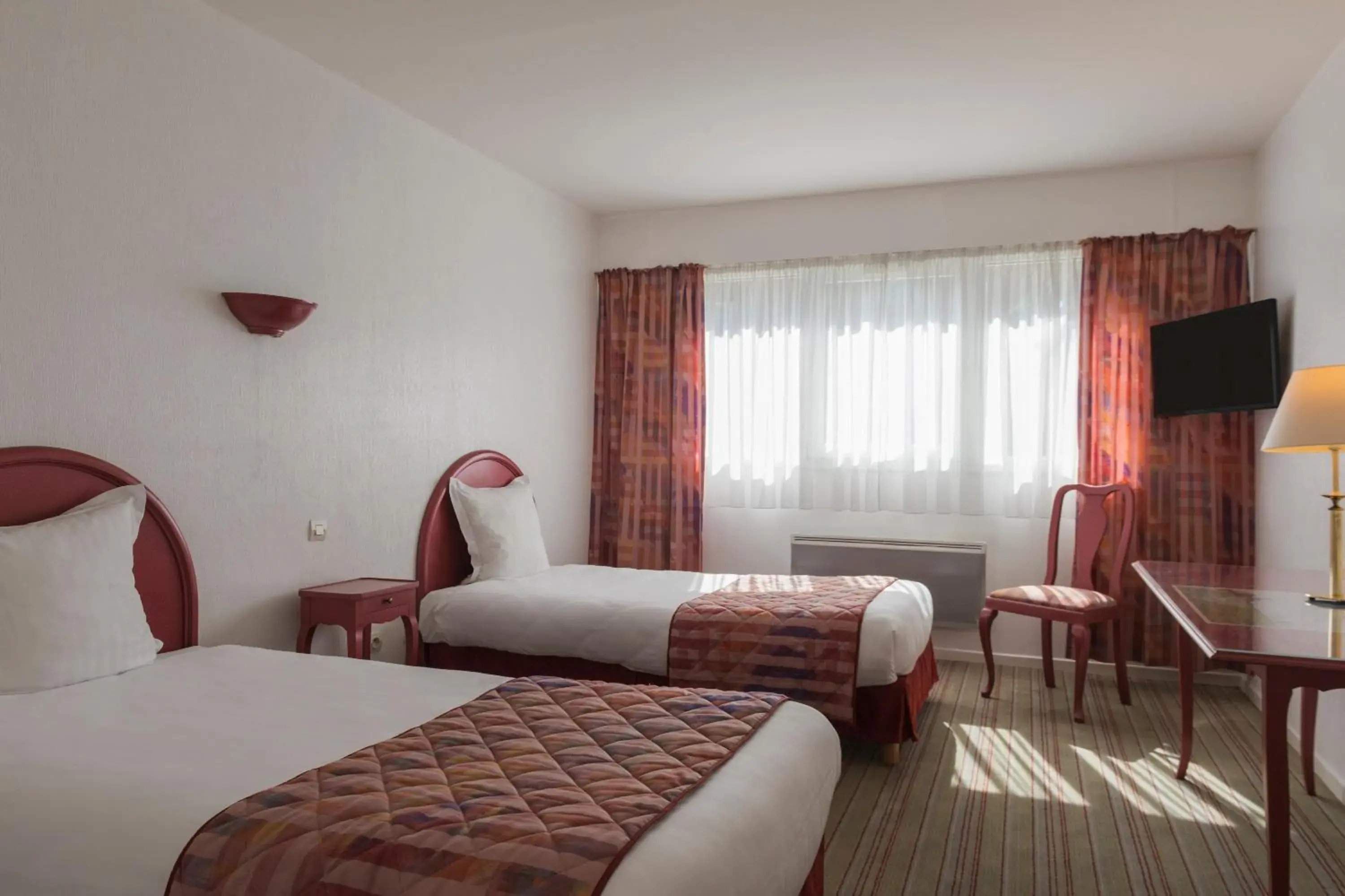 Superior Twin Room in LOGIS - Belle Hôtel, Lille-Ouest Superior Twin Room in LOGIS - Belle Hôtel, Lille-Ouest