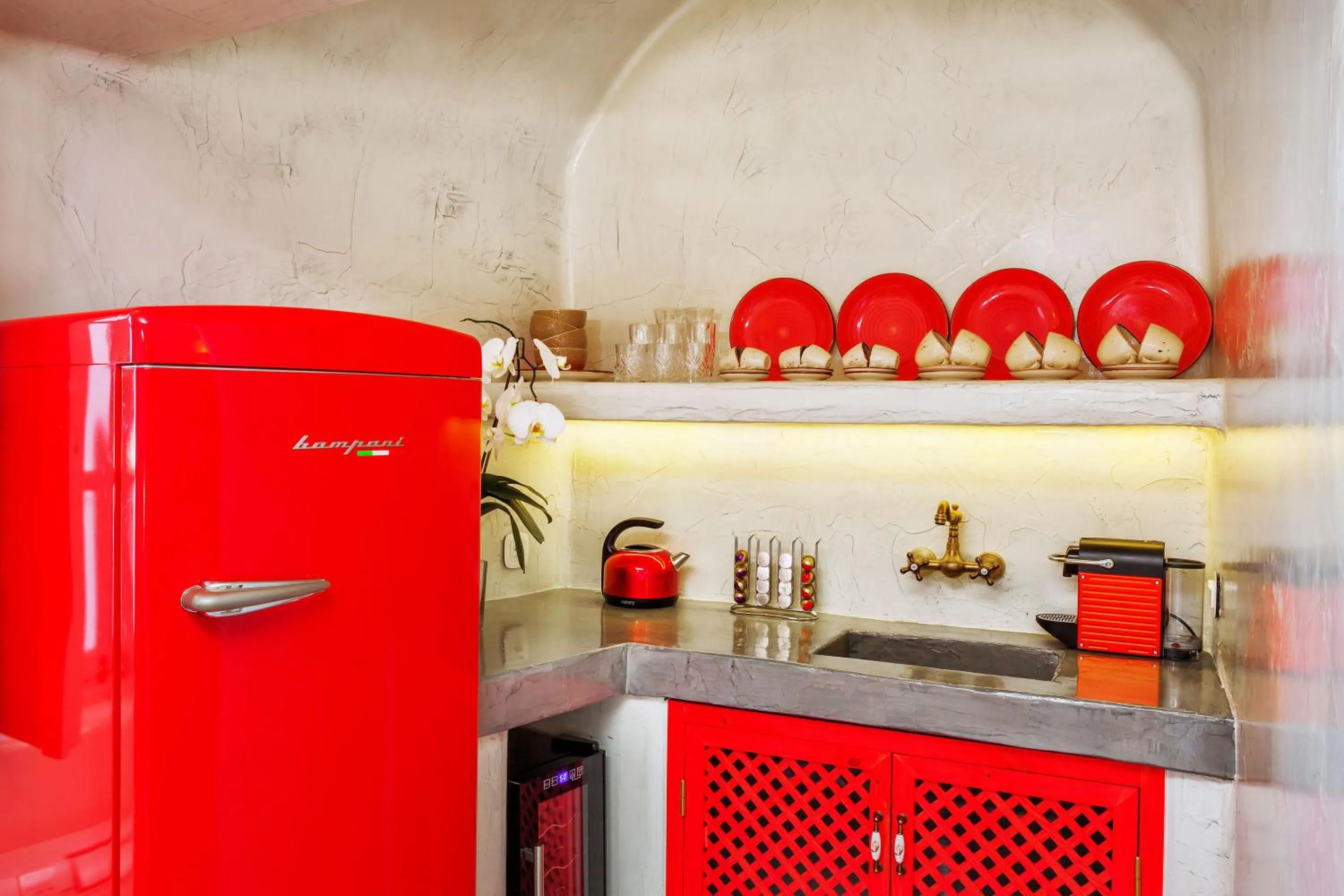 Coffee/tea facilities in Diamond Luxury Suites Collection