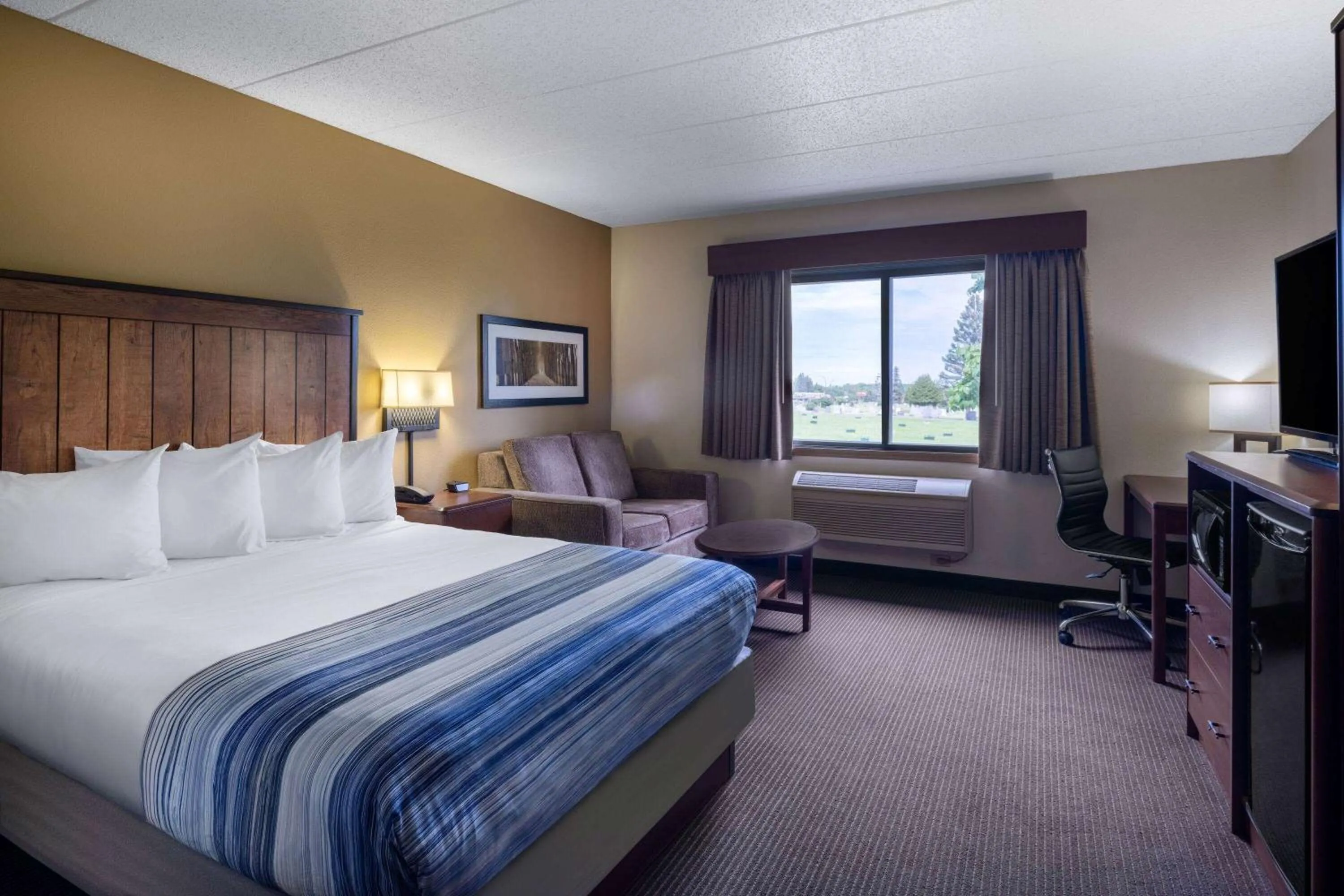 Photo of the whole room, Bed in AmericInn by Wyndham Two Harbors Near Lake Superior
