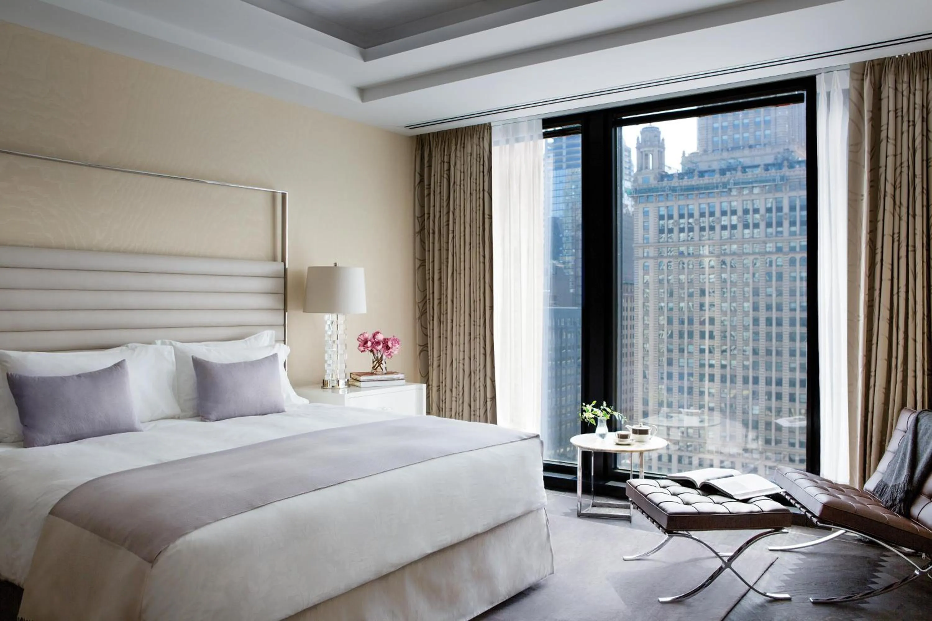 Bedroom, Bed in The Langham Chicago