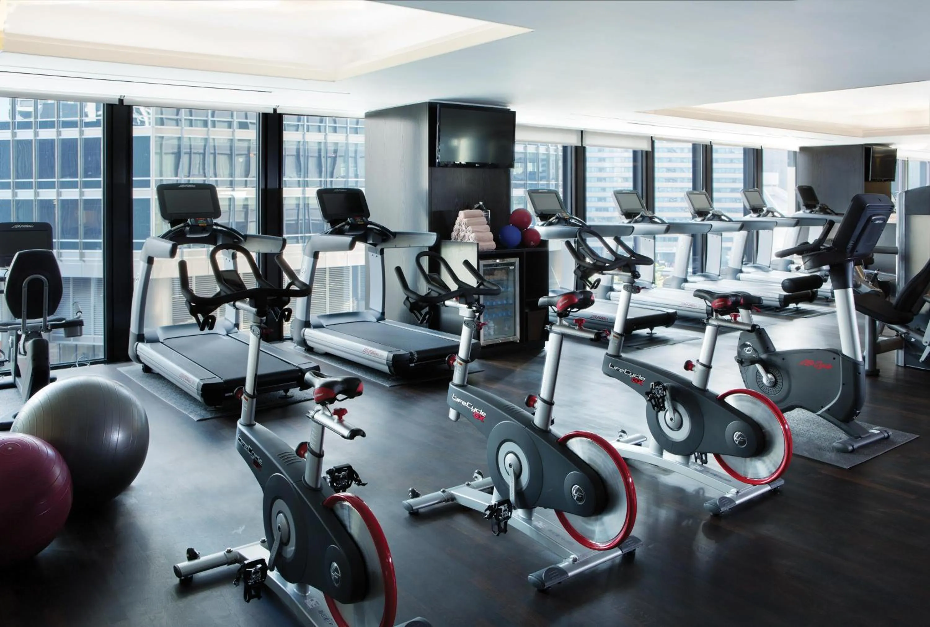 Fitness centre/facilities in The Langham Chicago