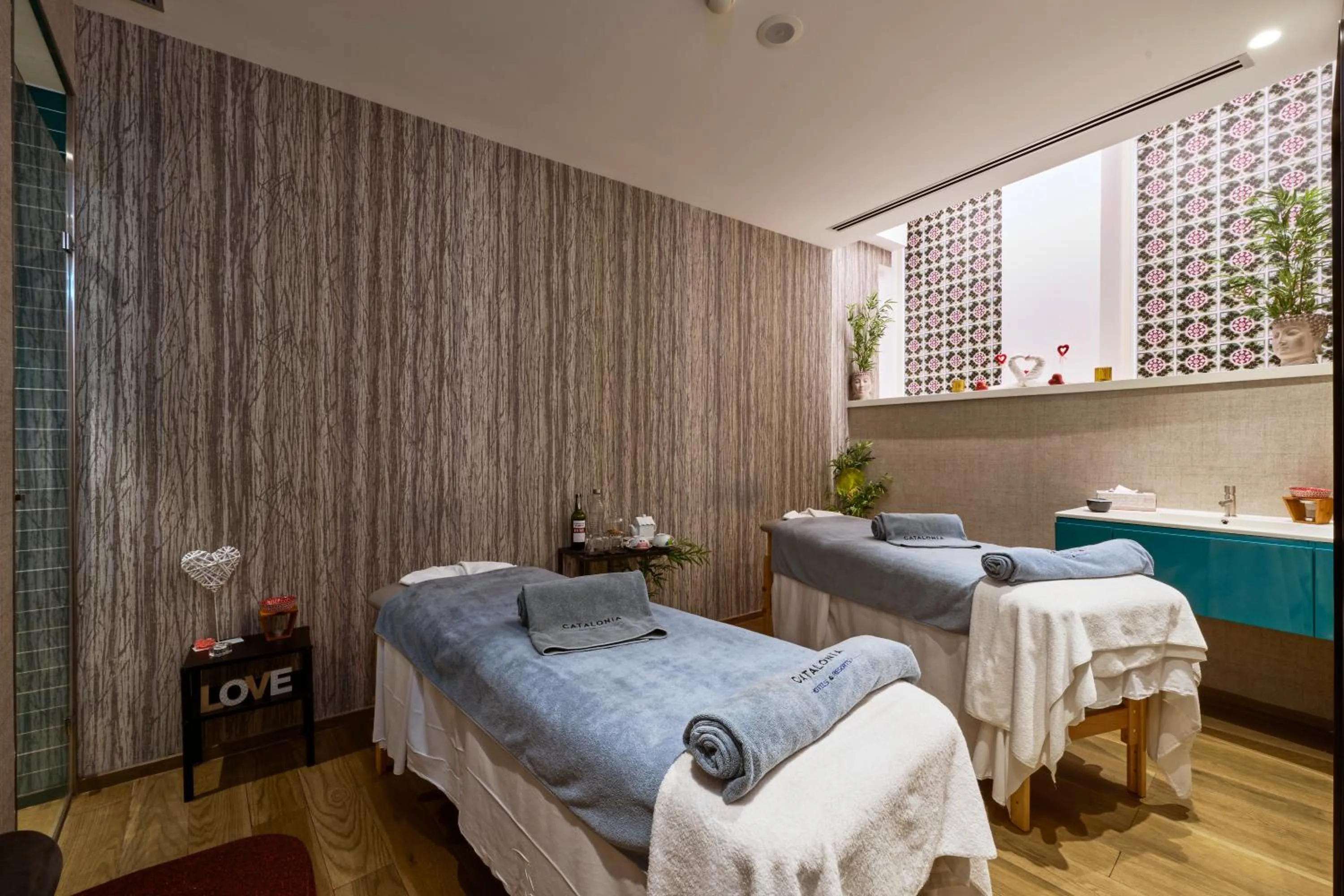 Massage, Bed in Catalonia Porto