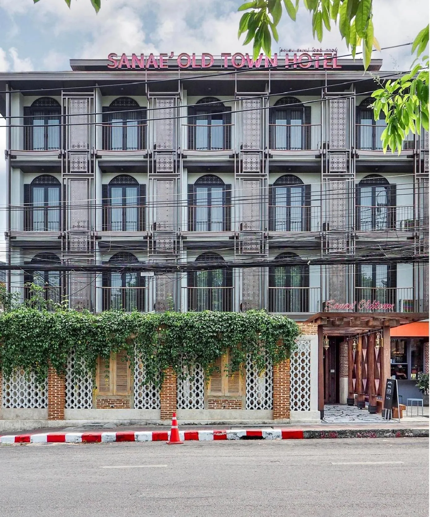 Property building in Sanae' Oldtown Hotel