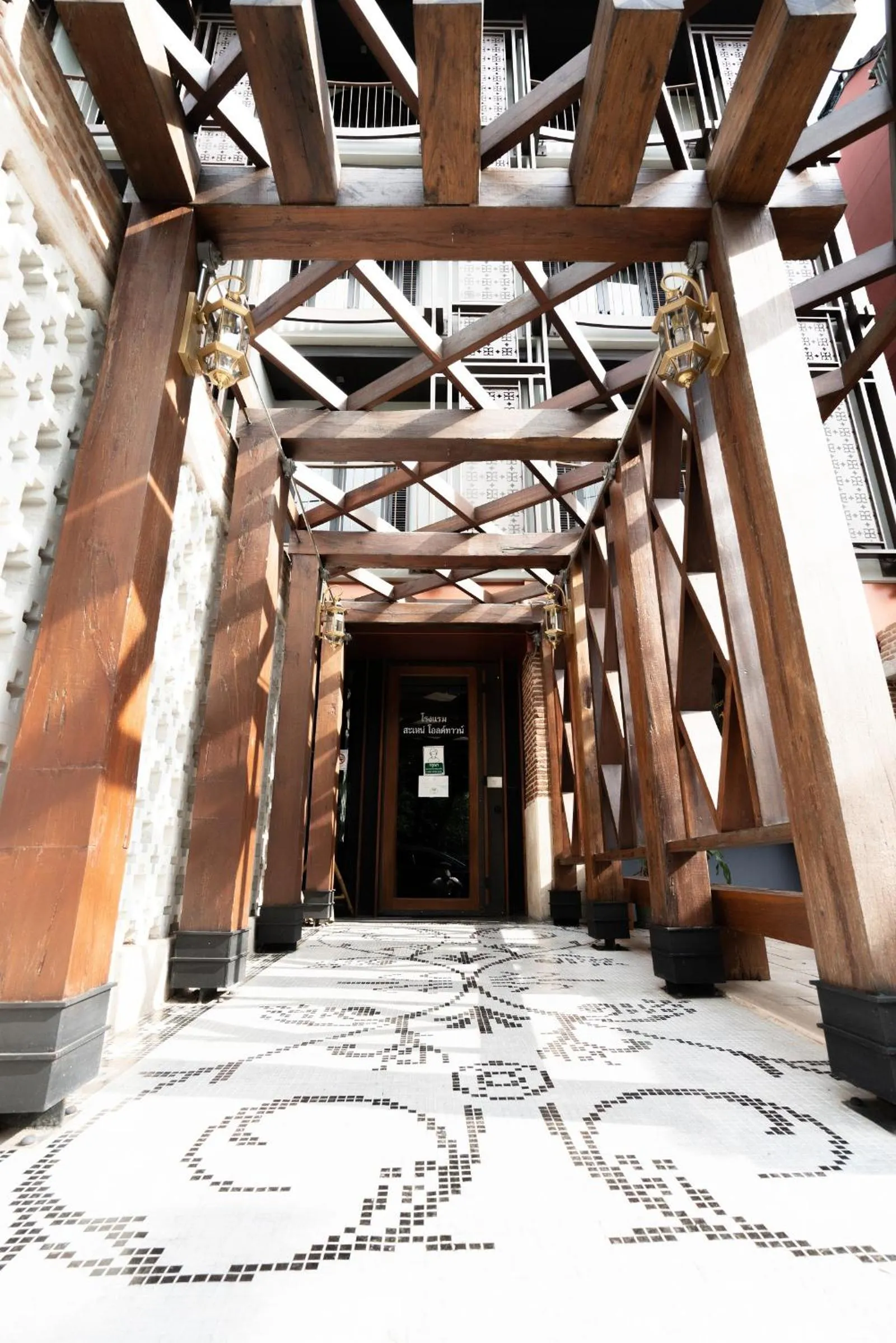 Facade/entrance in Sanae' Oldtown Hotel