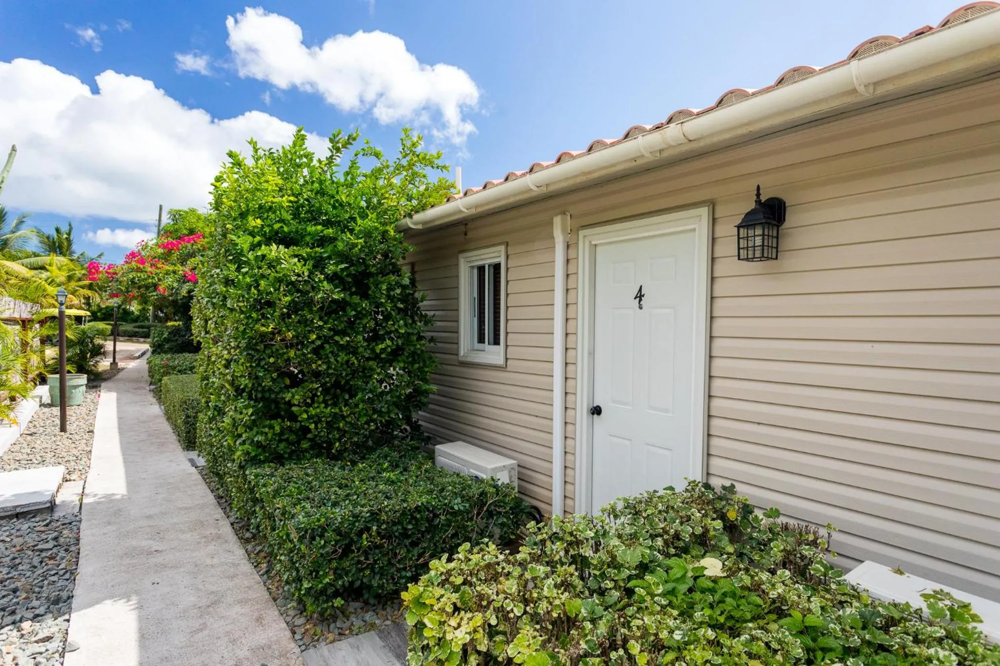 Facade/entrance in South Coast Horizon