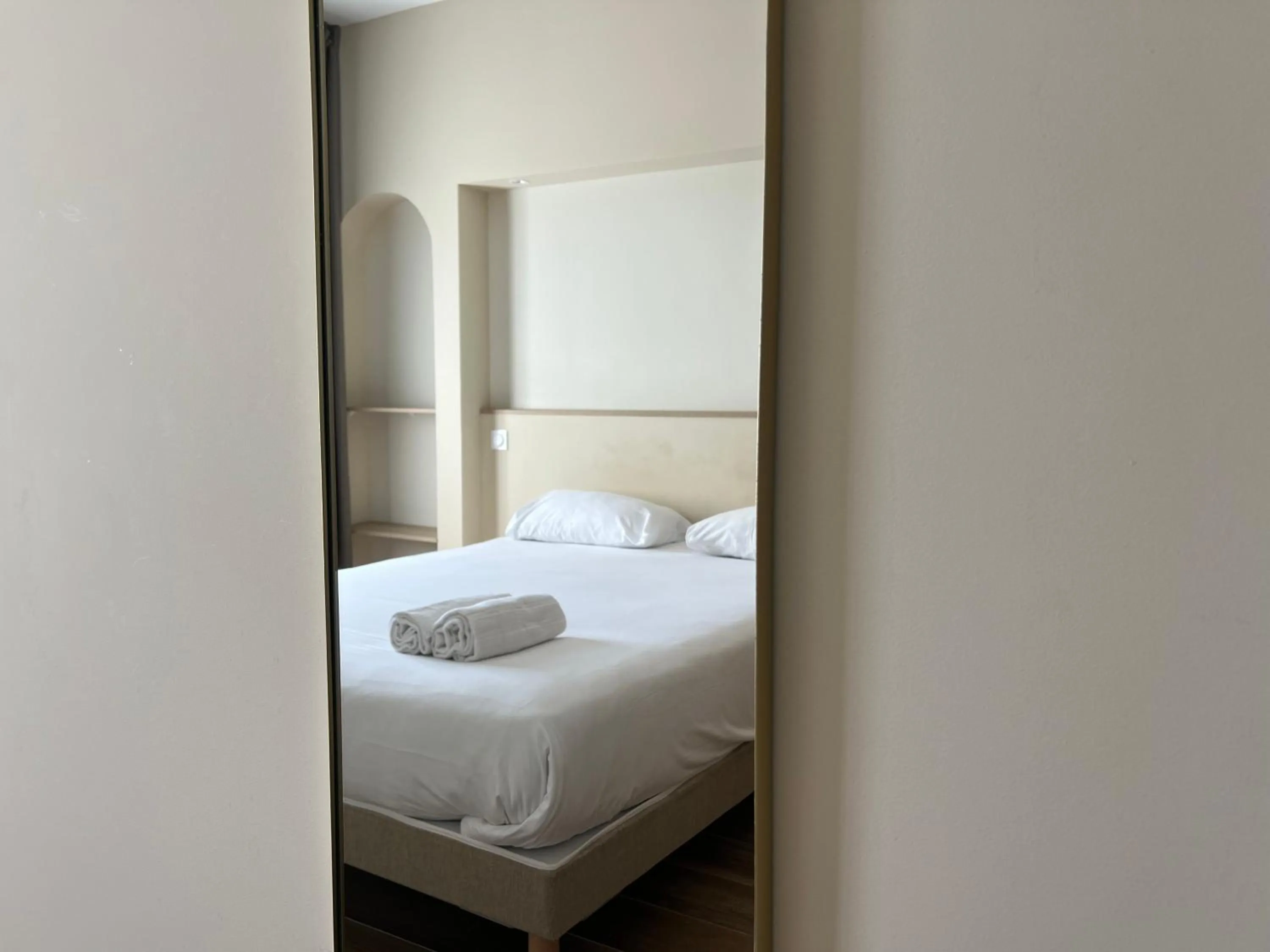 Bed in Adonis Sanary Grand Hôtel des Bains