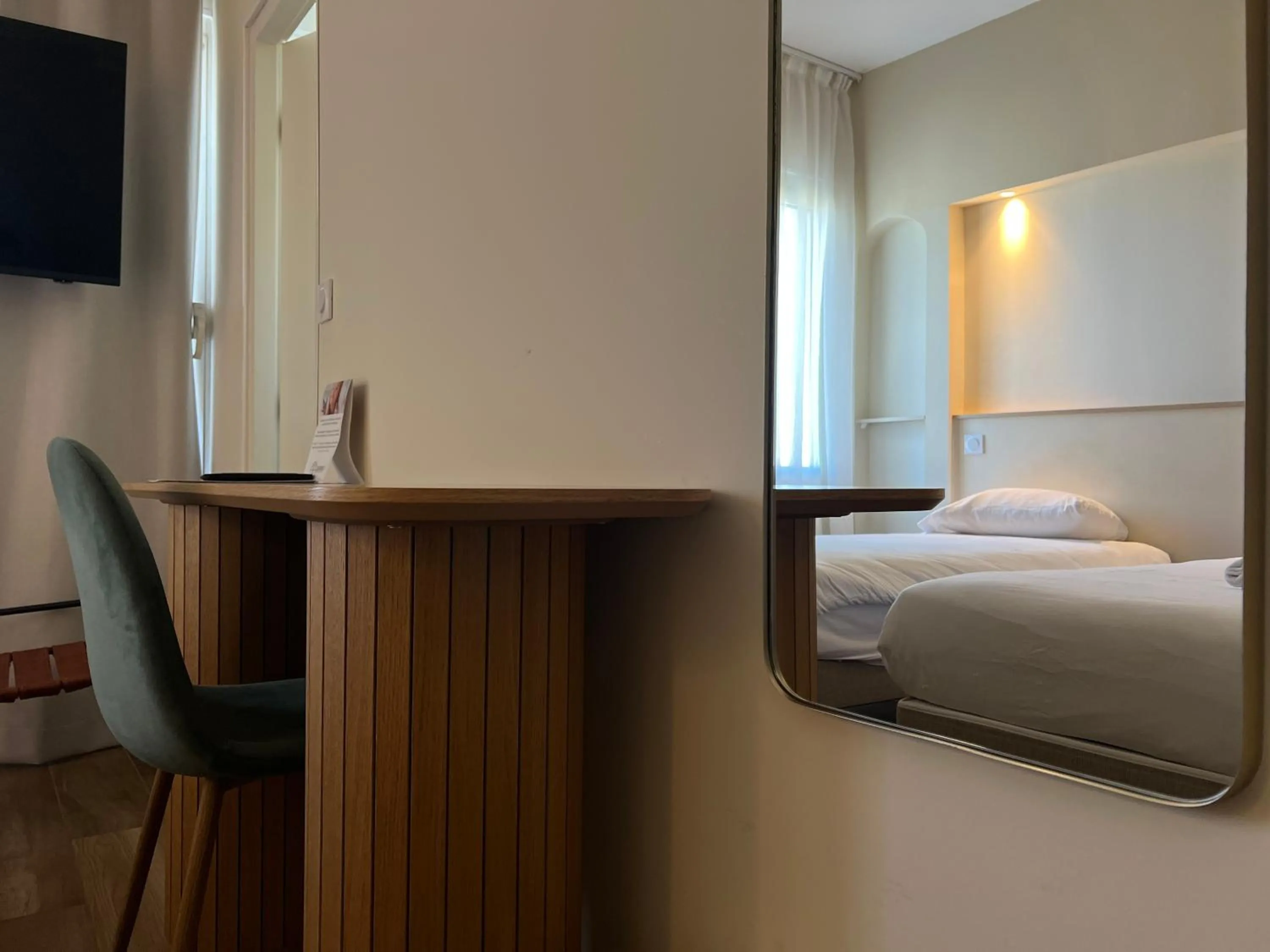 Bed in Adonis Sanary Grand Hôtel des Bains