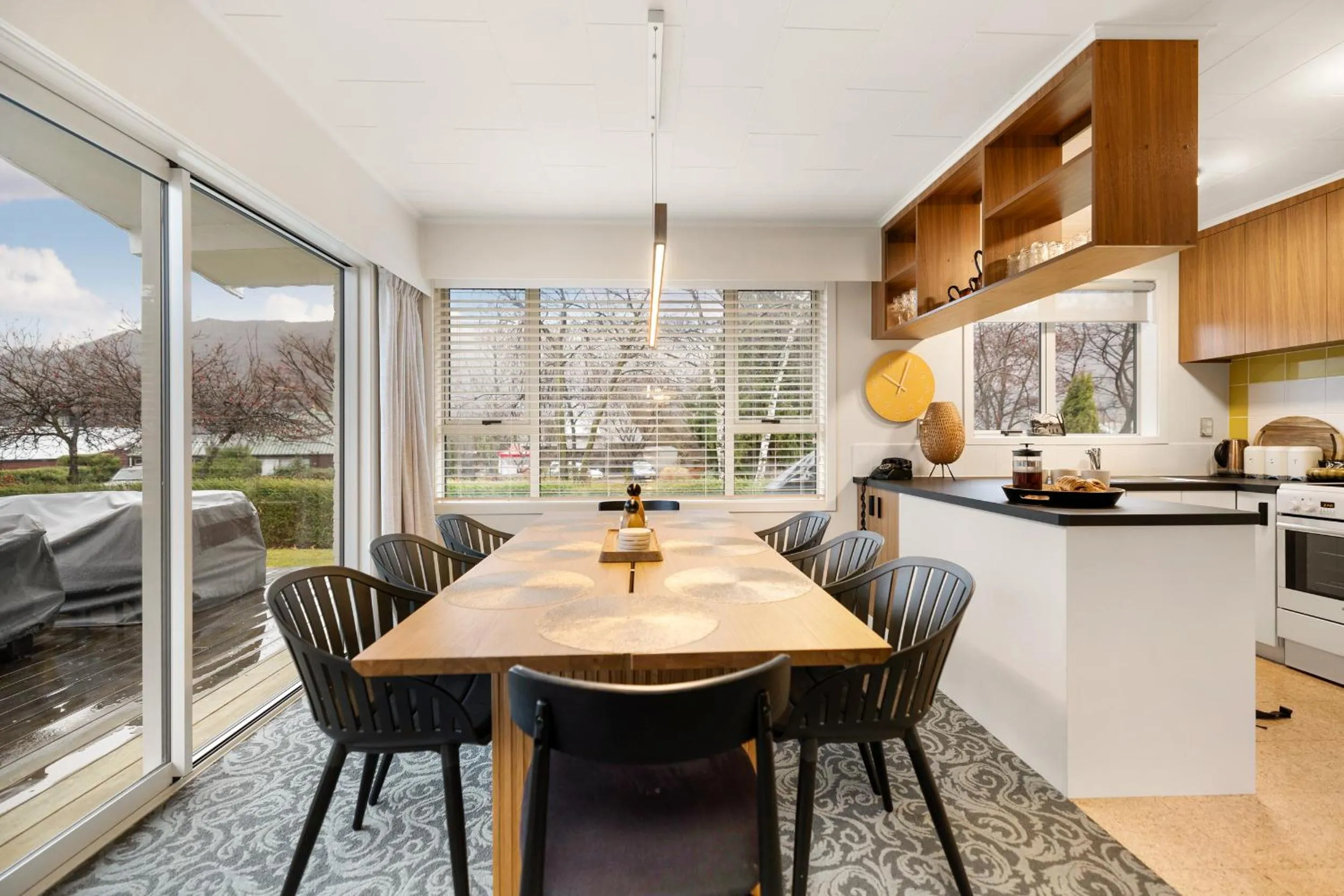 Kitchen or kitchenette in Arrowtown Motel