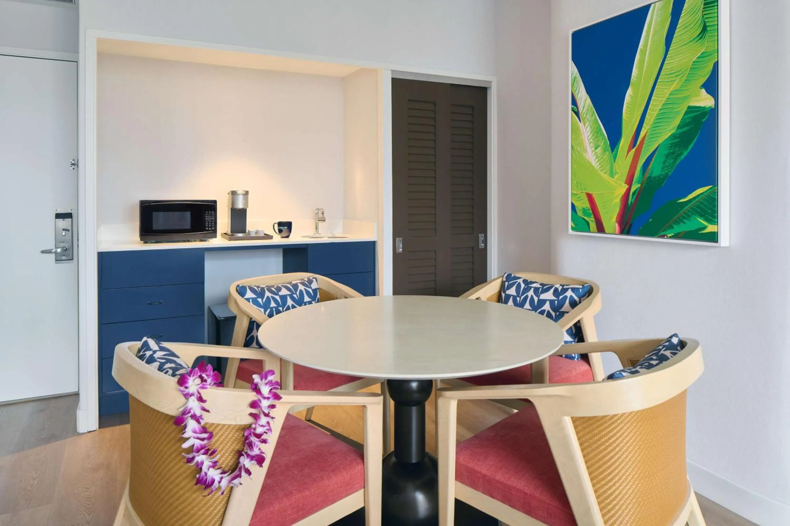 Photo of the whole room in OUTRIGGER Waikiki Paradise Hotel