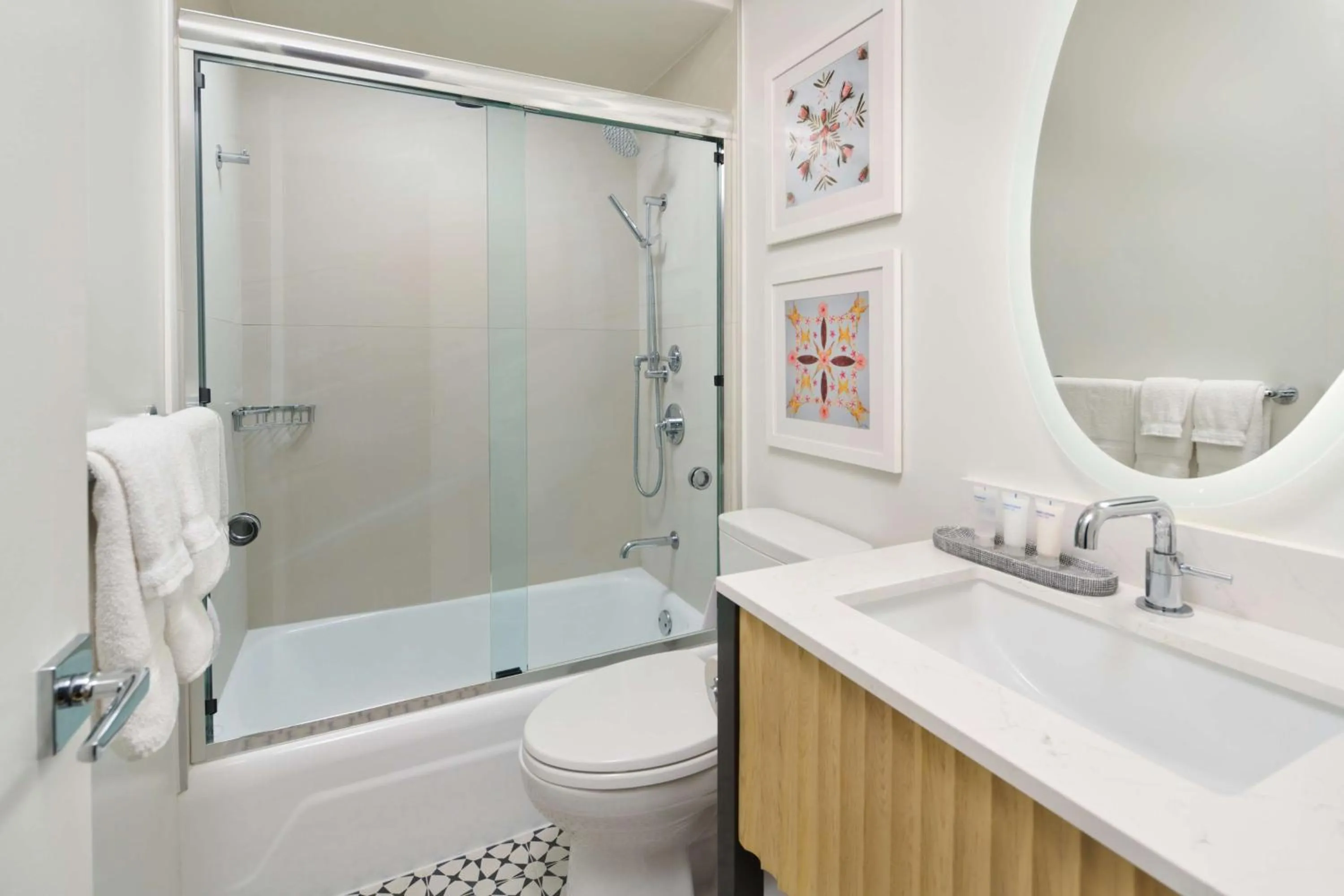 Bathroom in OUTRIGGER Waikiki Paradise Hotel