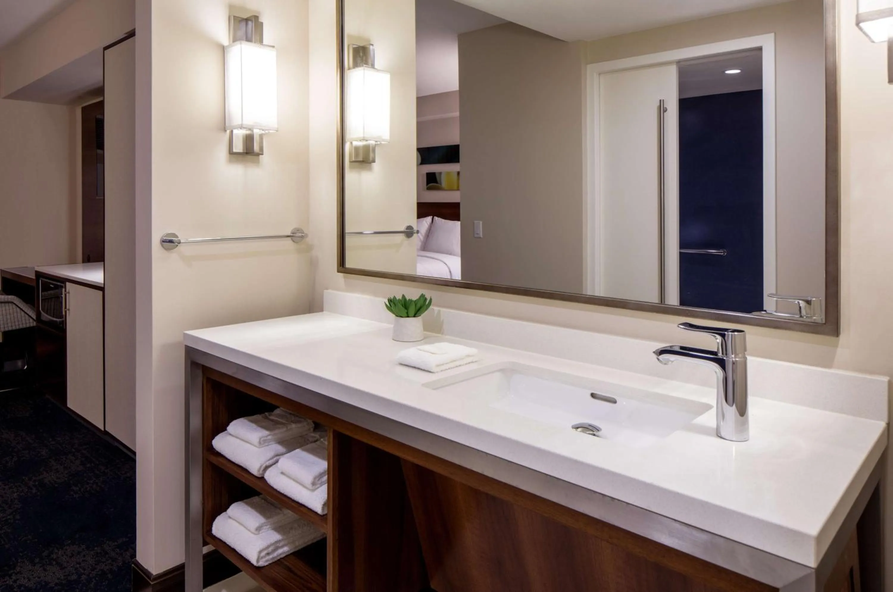 Bed in Hilton Garden Inn Waikiki Beach