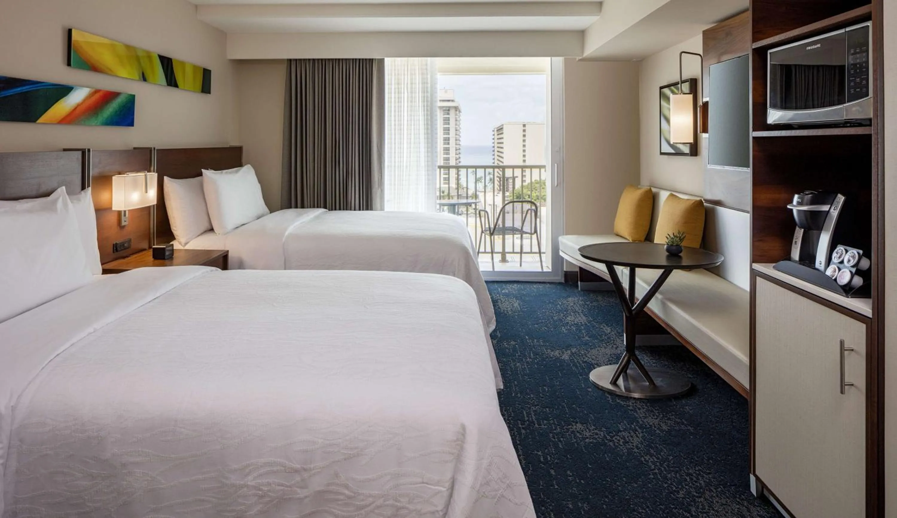 Bedroom, Bed in Hilton Garden Inn Waikiki Beach