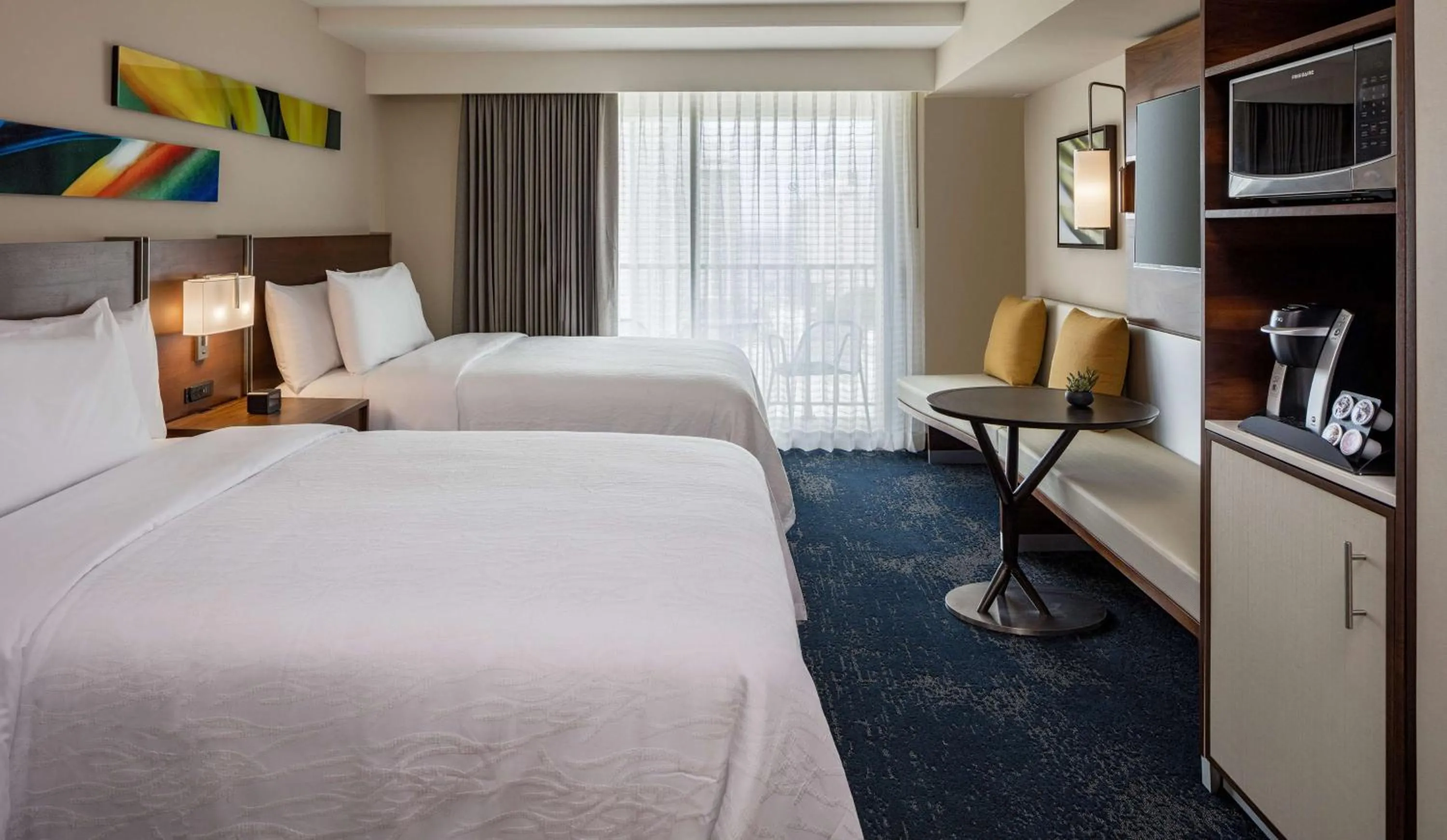 Bedroom, Bed in Hilton Garden Inn Waikiki Beach