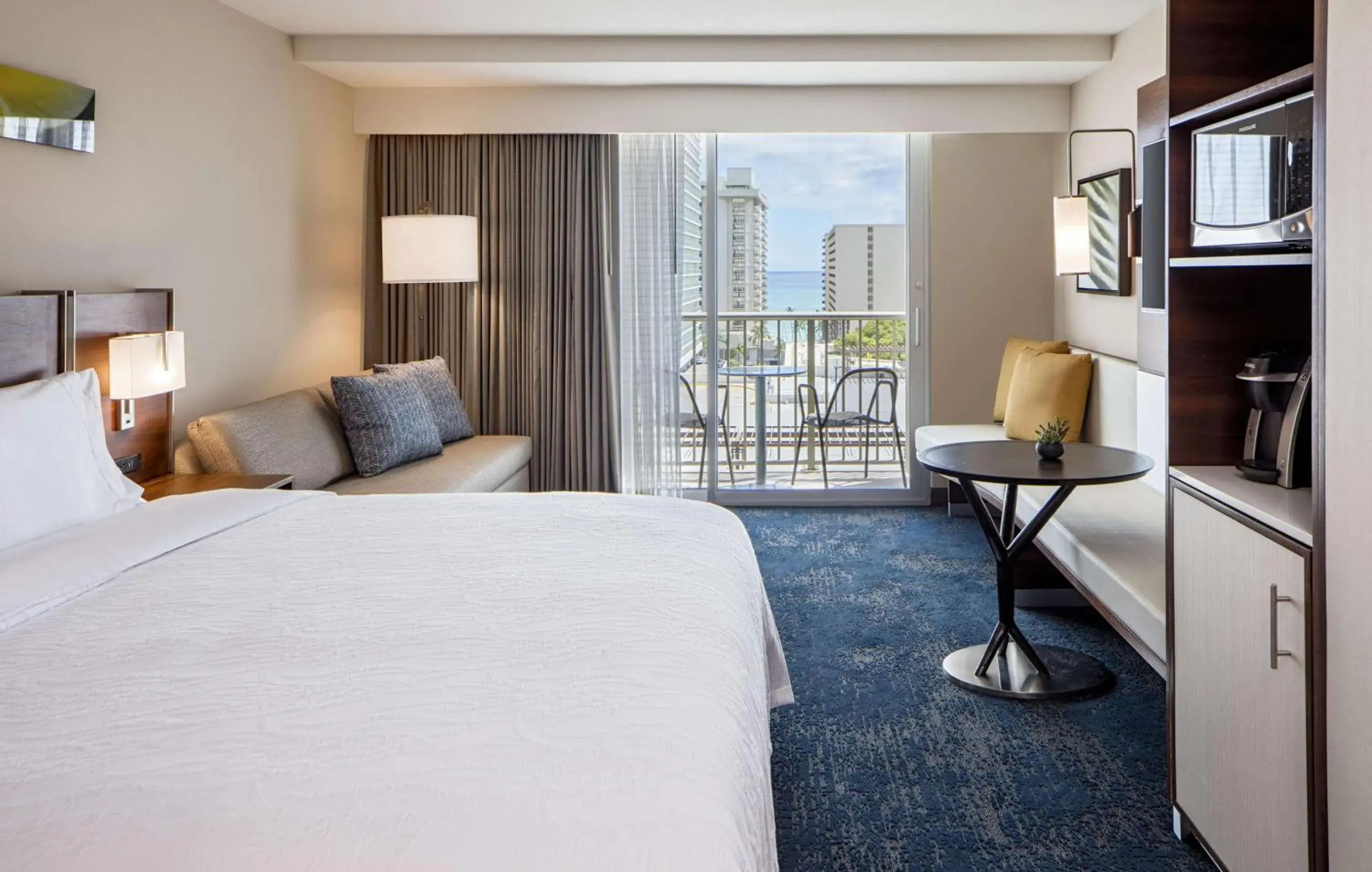 King Room with Sofa Bed in Hilton Garden Inn Waikiki Beach King Room with Sofa Bed in Hilton Garden Inn Waikiki Beach