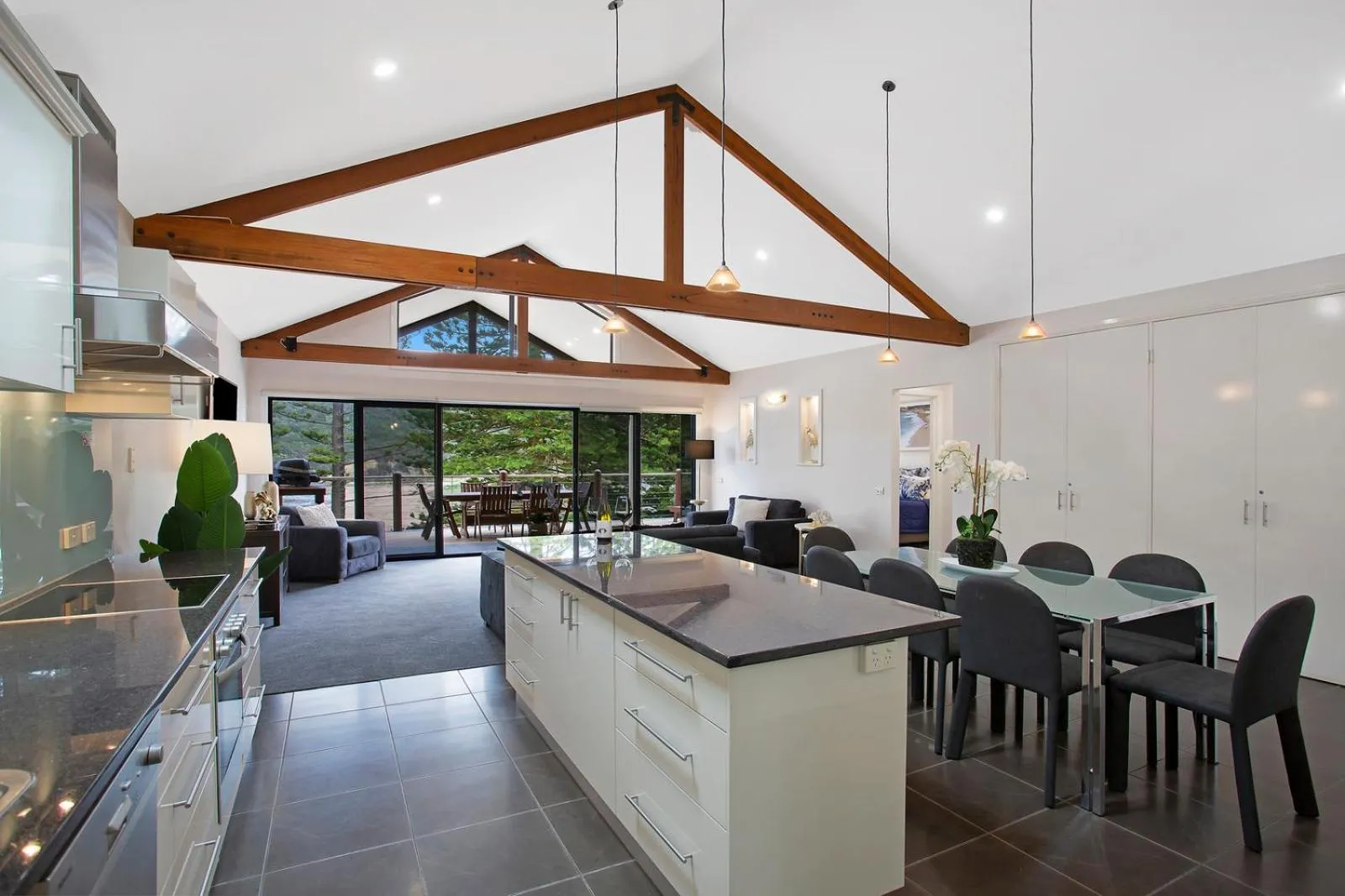 Kitchen or kitchenette in Sea Foam Villas