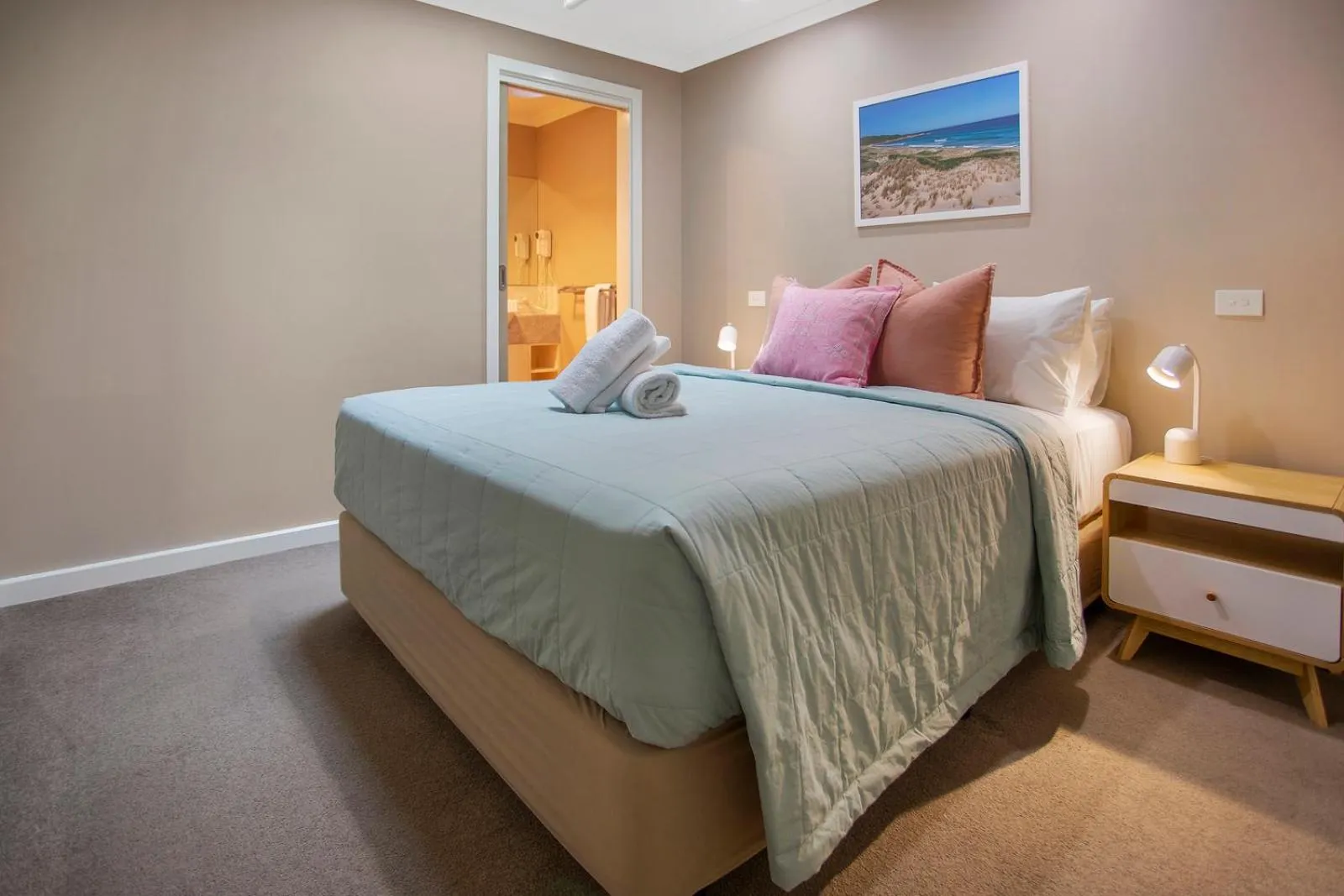 Bedroom, Bed in Sea Foam Villas