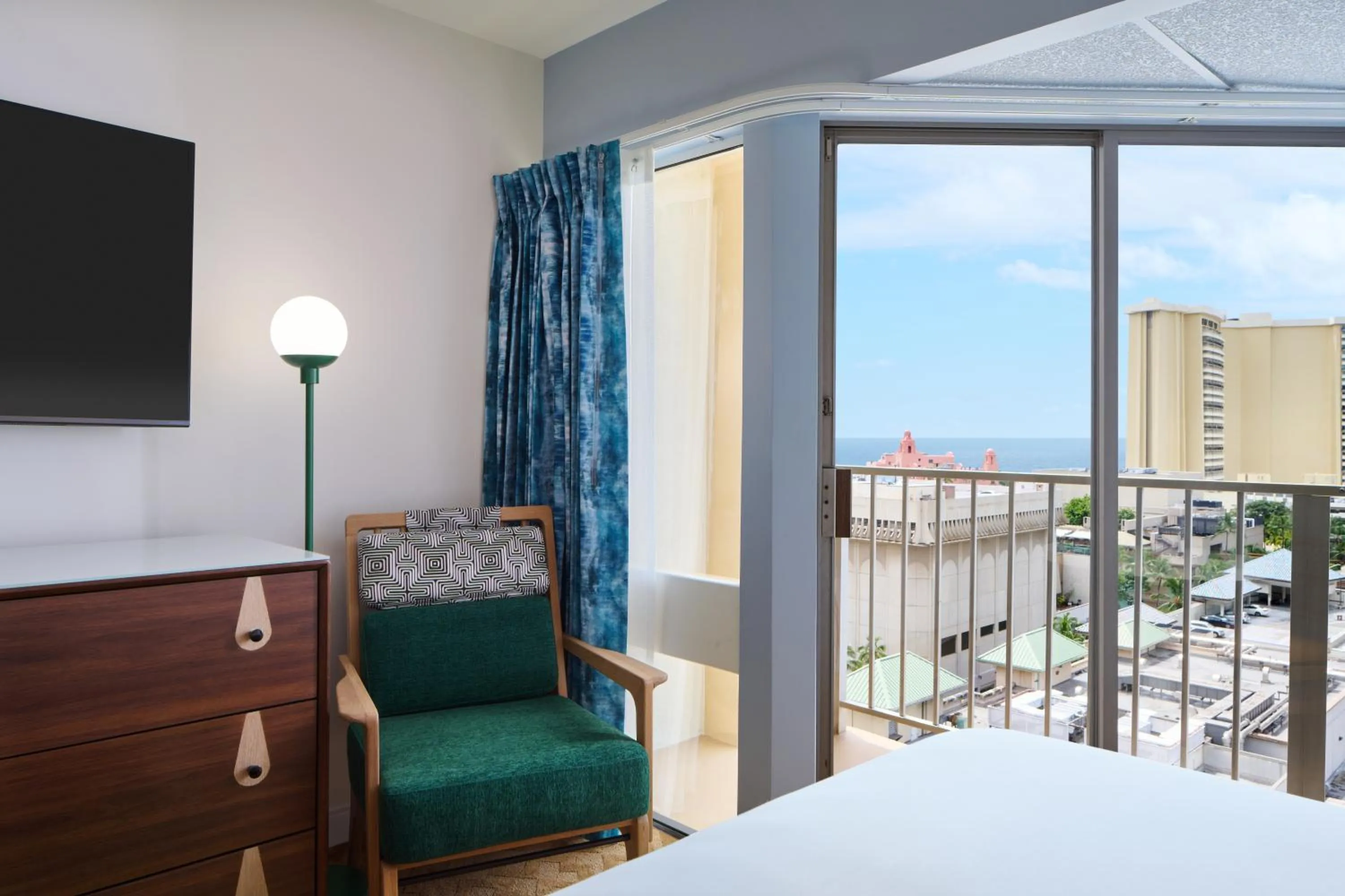 View (from property/room), Bed in Waikiki Malia