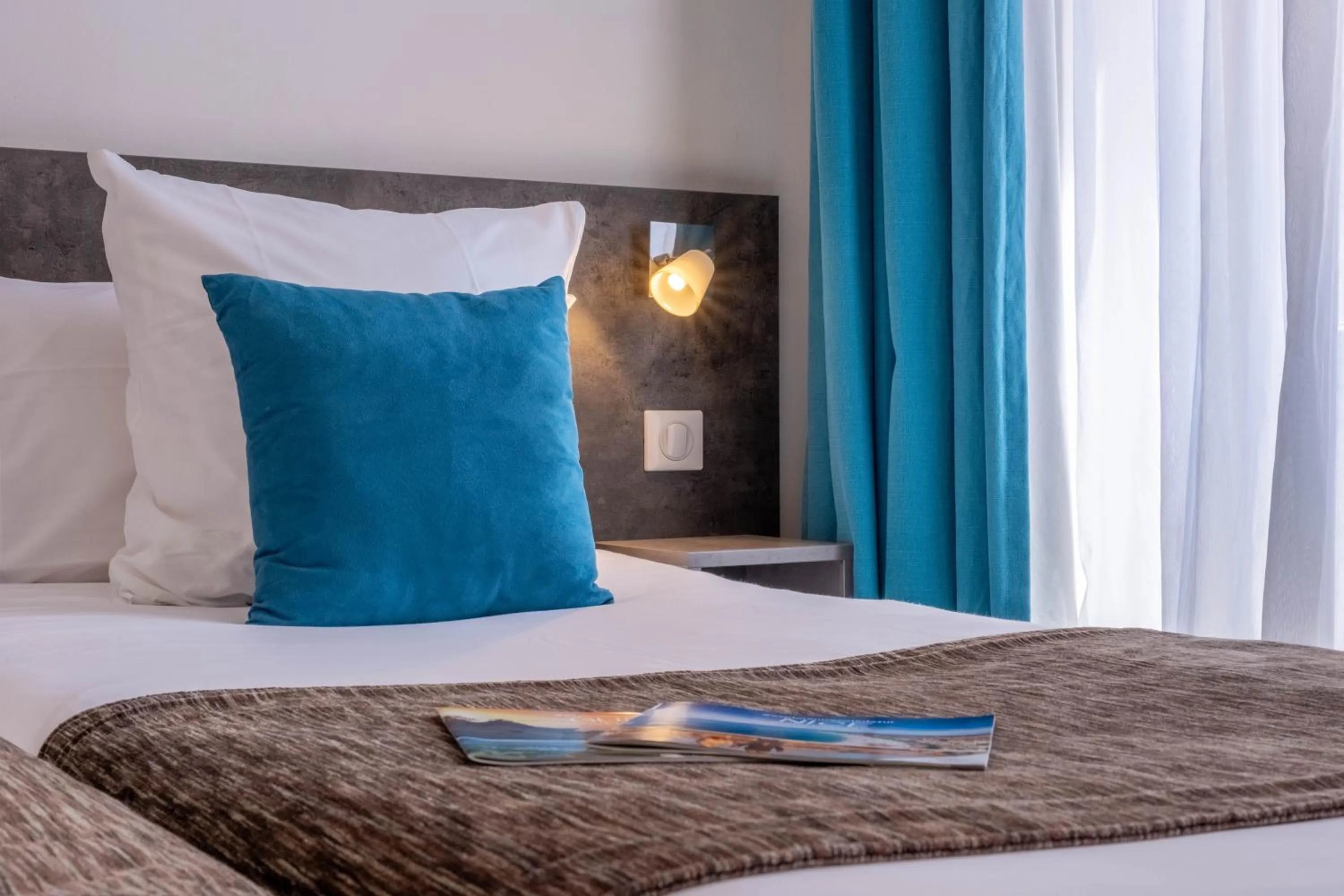 Bed in Hôtel de la Fontaine