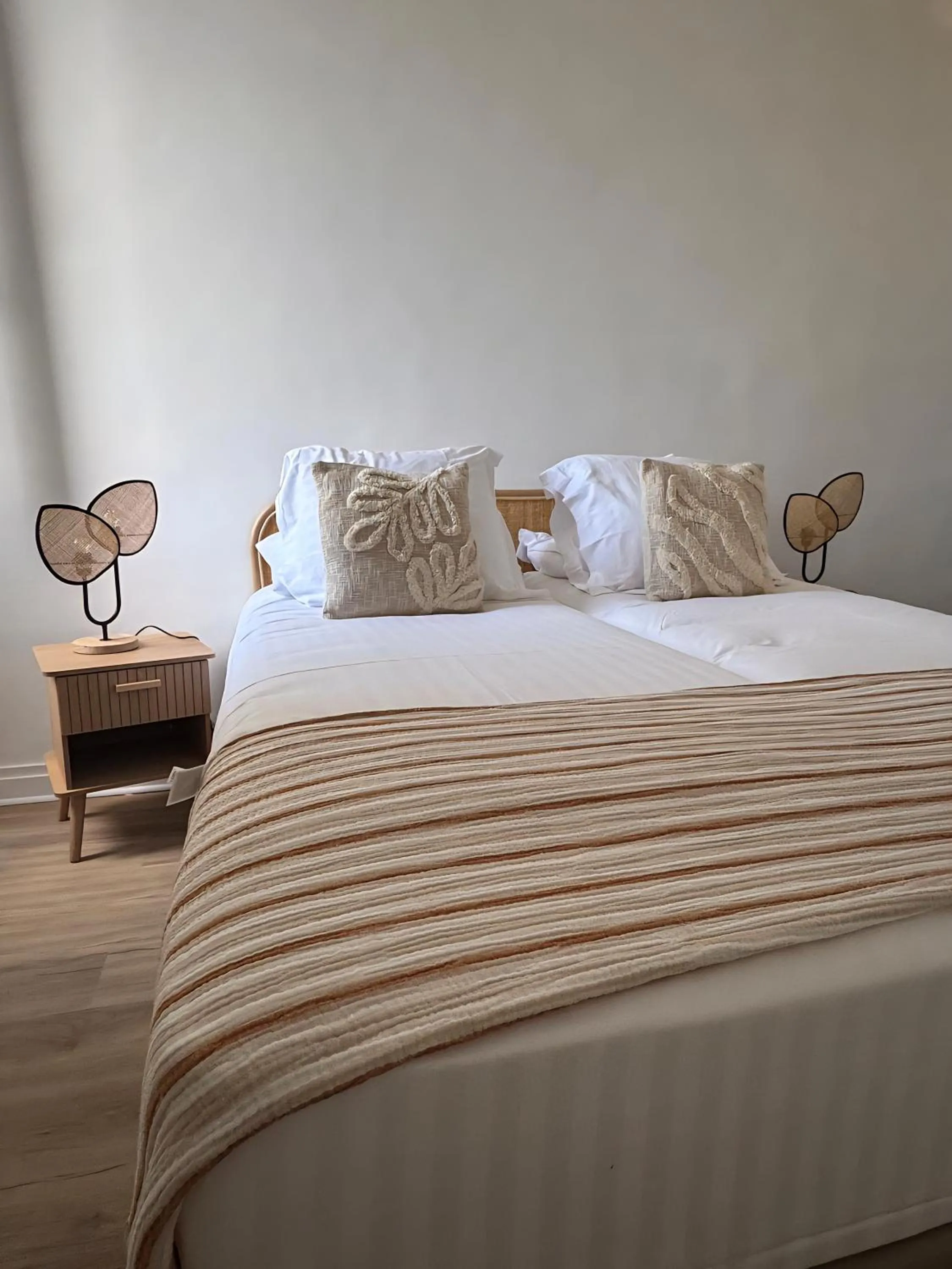 Bed in Hôtel de la Fontaine