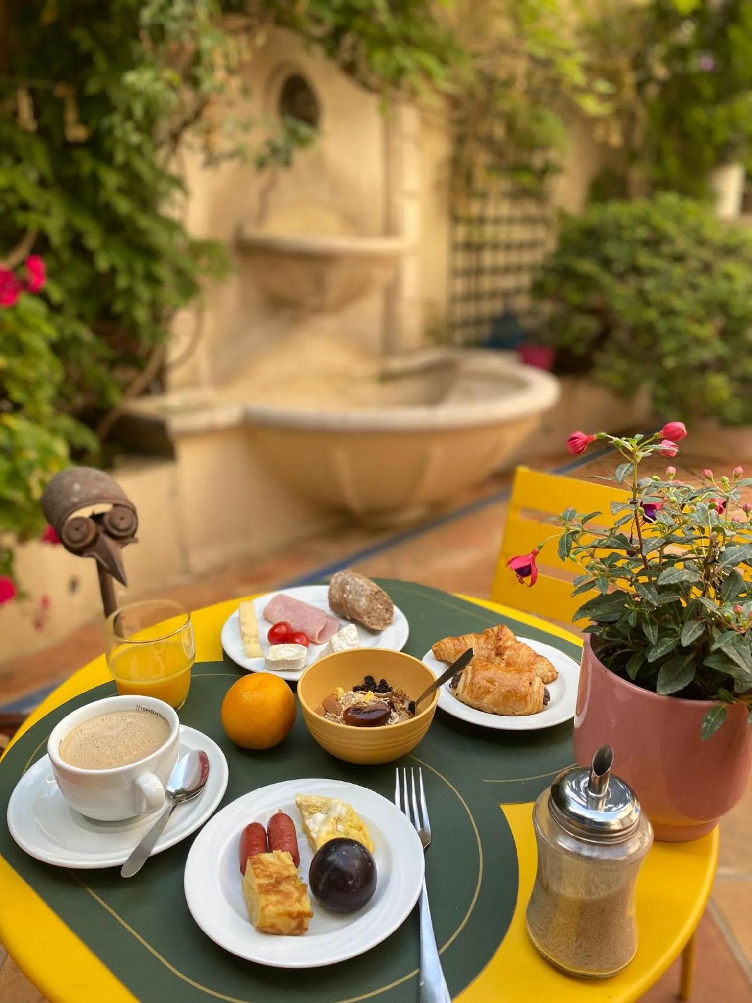 Food and drinks in Hôtel de la Fontaine