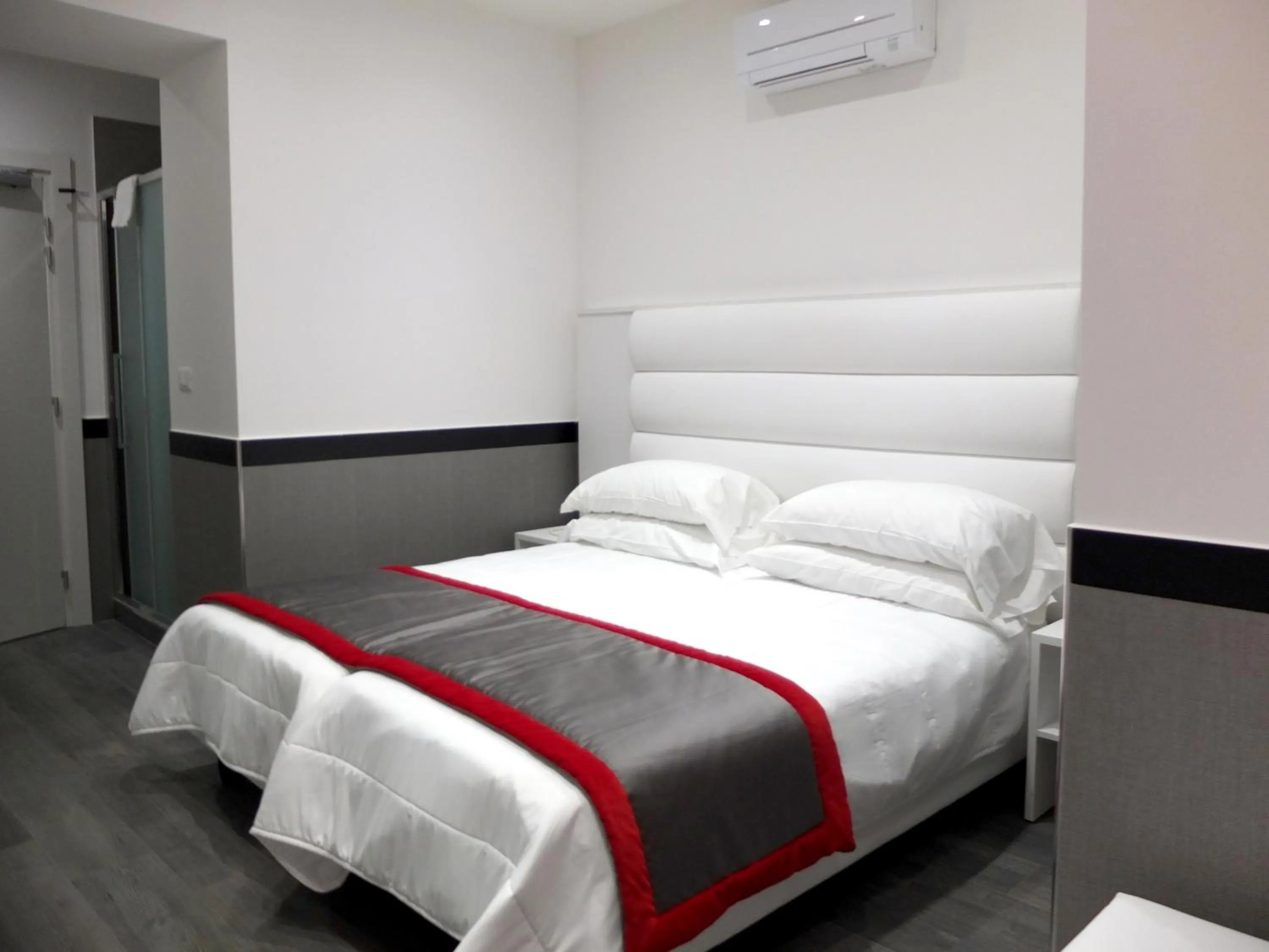 Bed in ASTORIA GOLDEN GATE