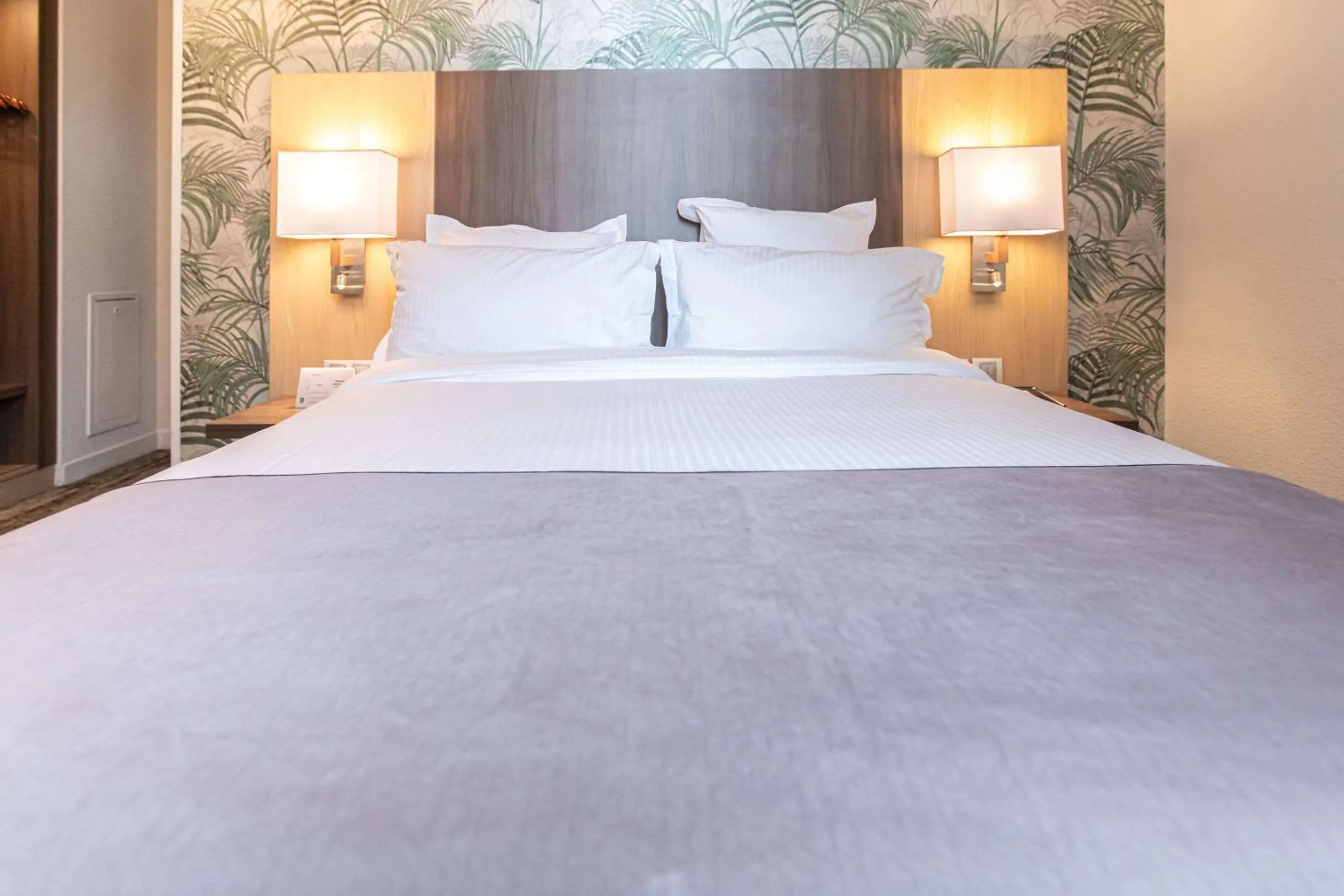 Bedroom, Bed in Quality Hotel Bordeaux Centre