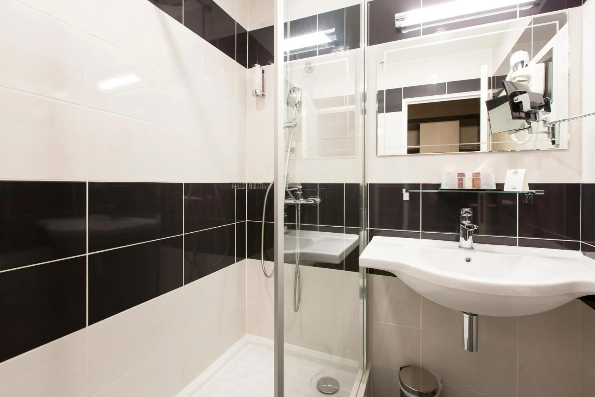 Bathroom in Quality Hotel Bordeaux Centre