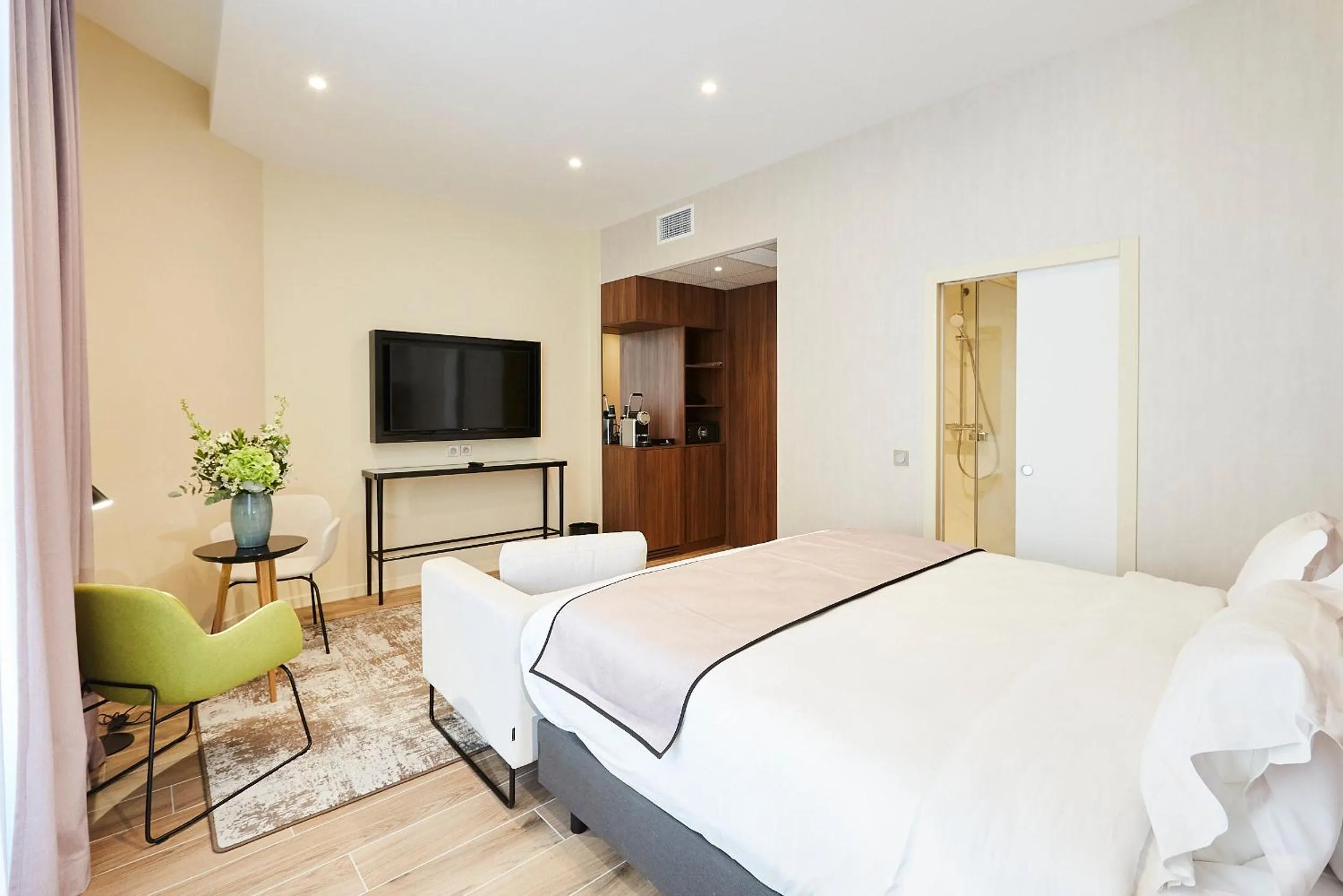 Bedroom, Bed in Quality Hotel Bordeaux Centre