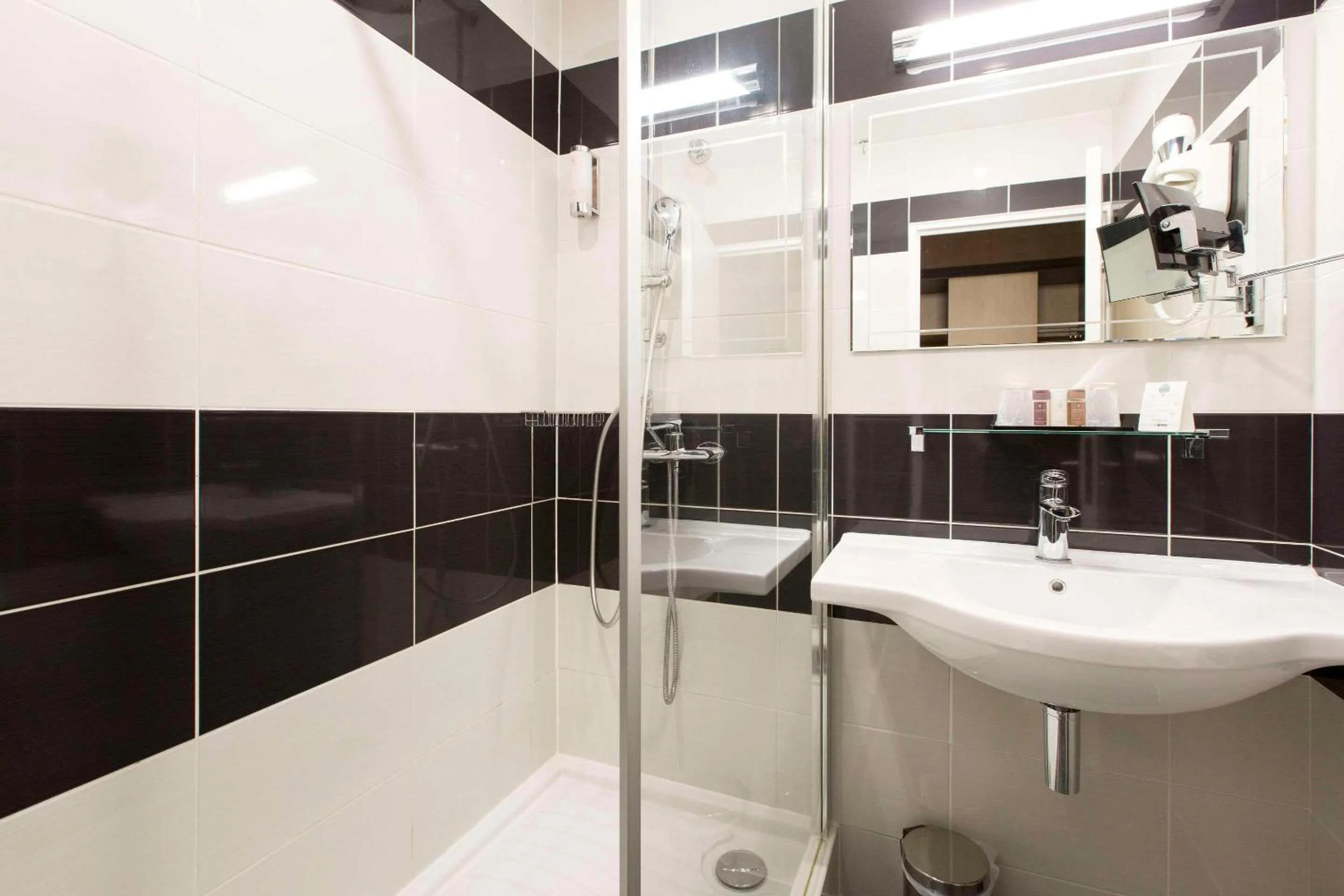 Bedroom in Quality Hotel Bordeaux Centre