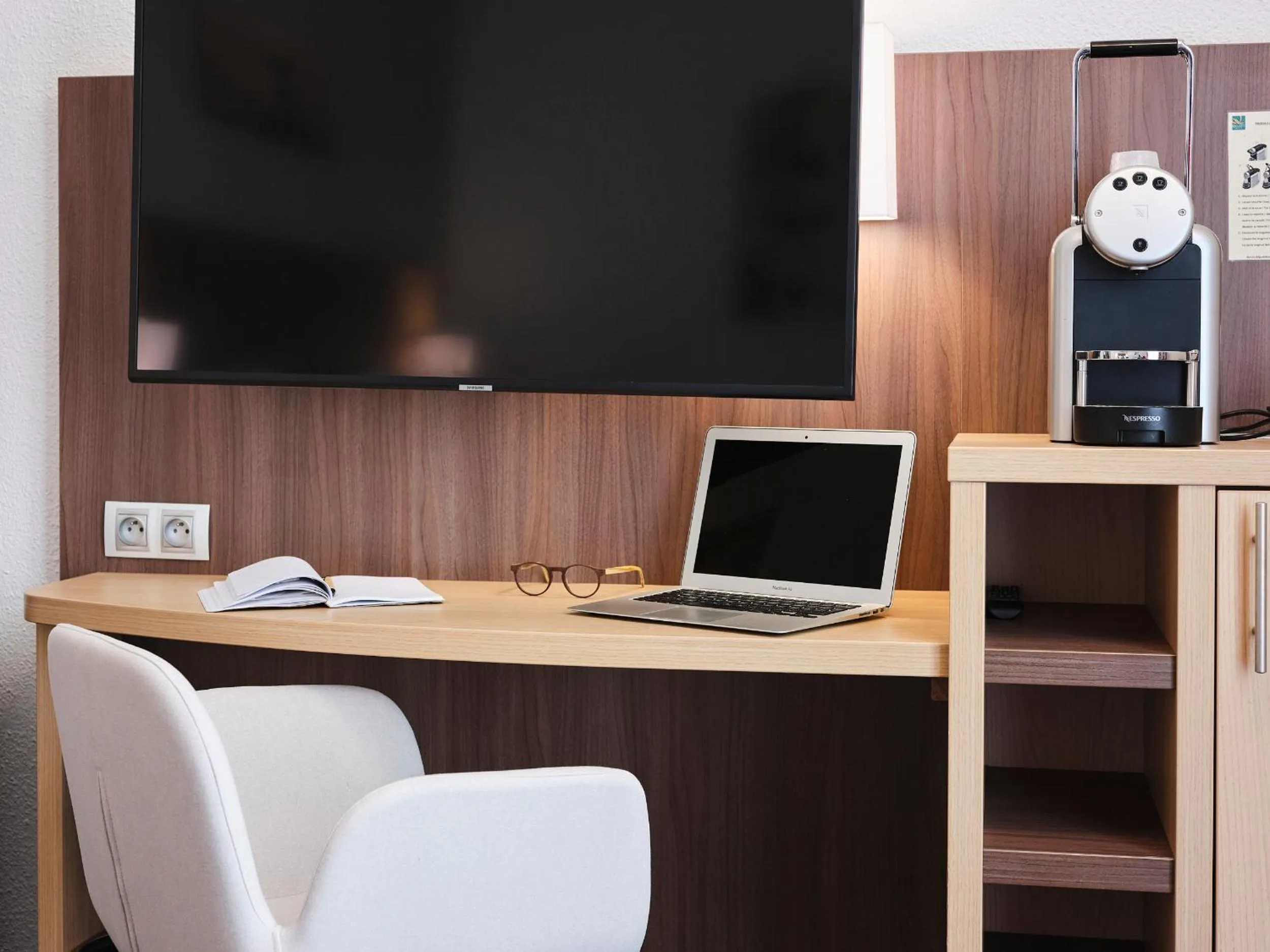 Bedroom in Quality Hotel Bordeaux Centre