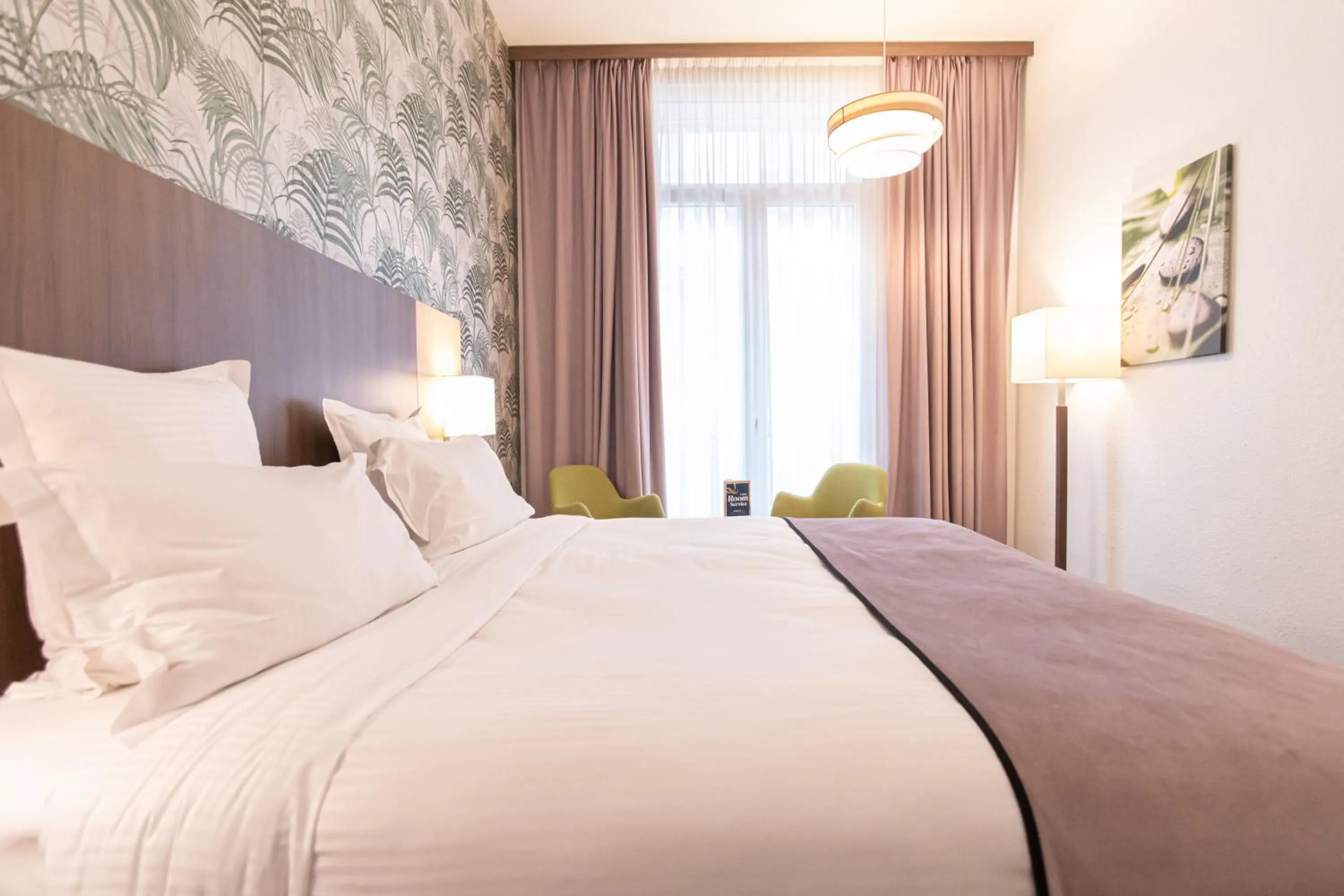 Bedroom, Bed in Quality Hotel Bordeaux Centre