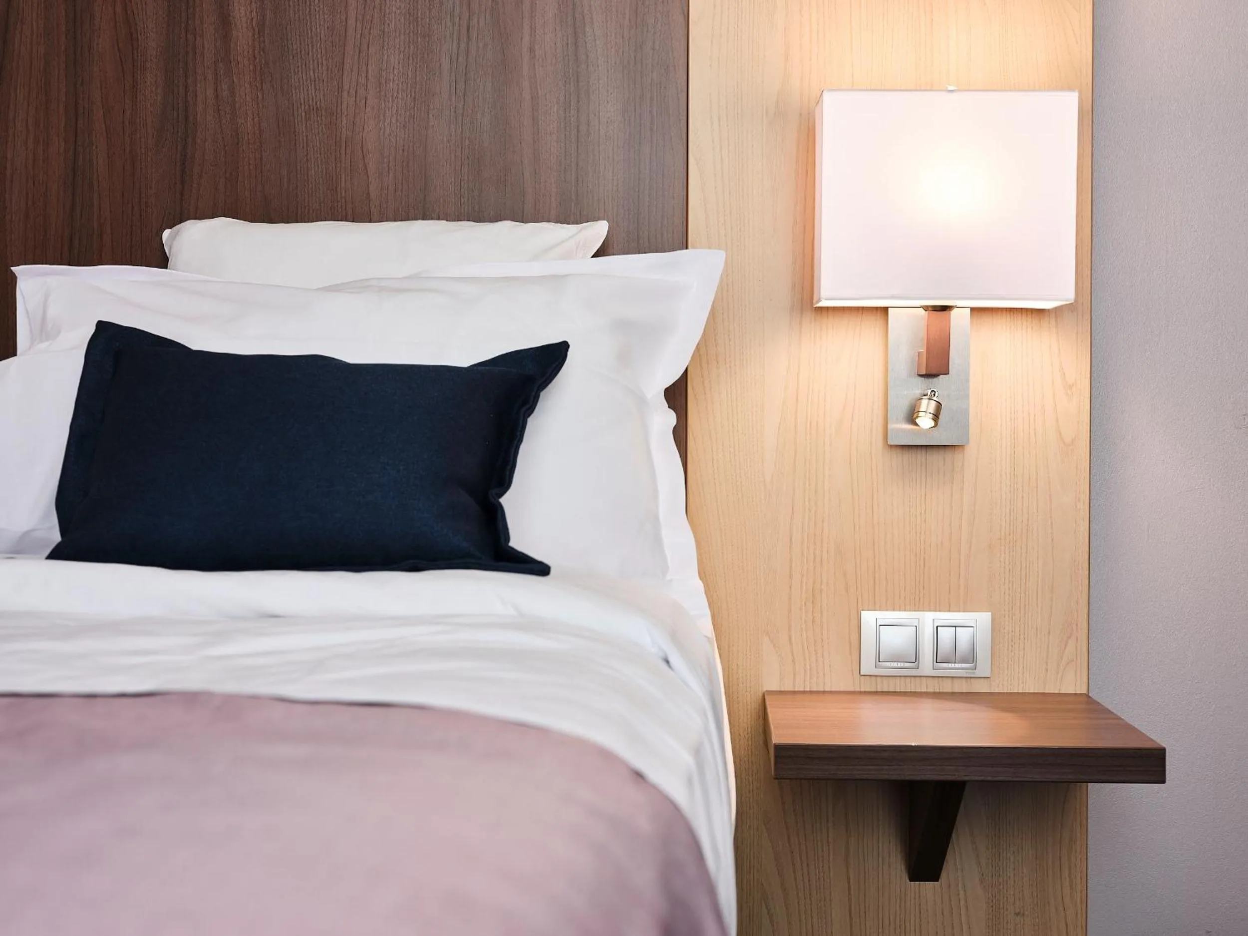 Bedroom, Bed in Quality Hotel Bordeaux Centre