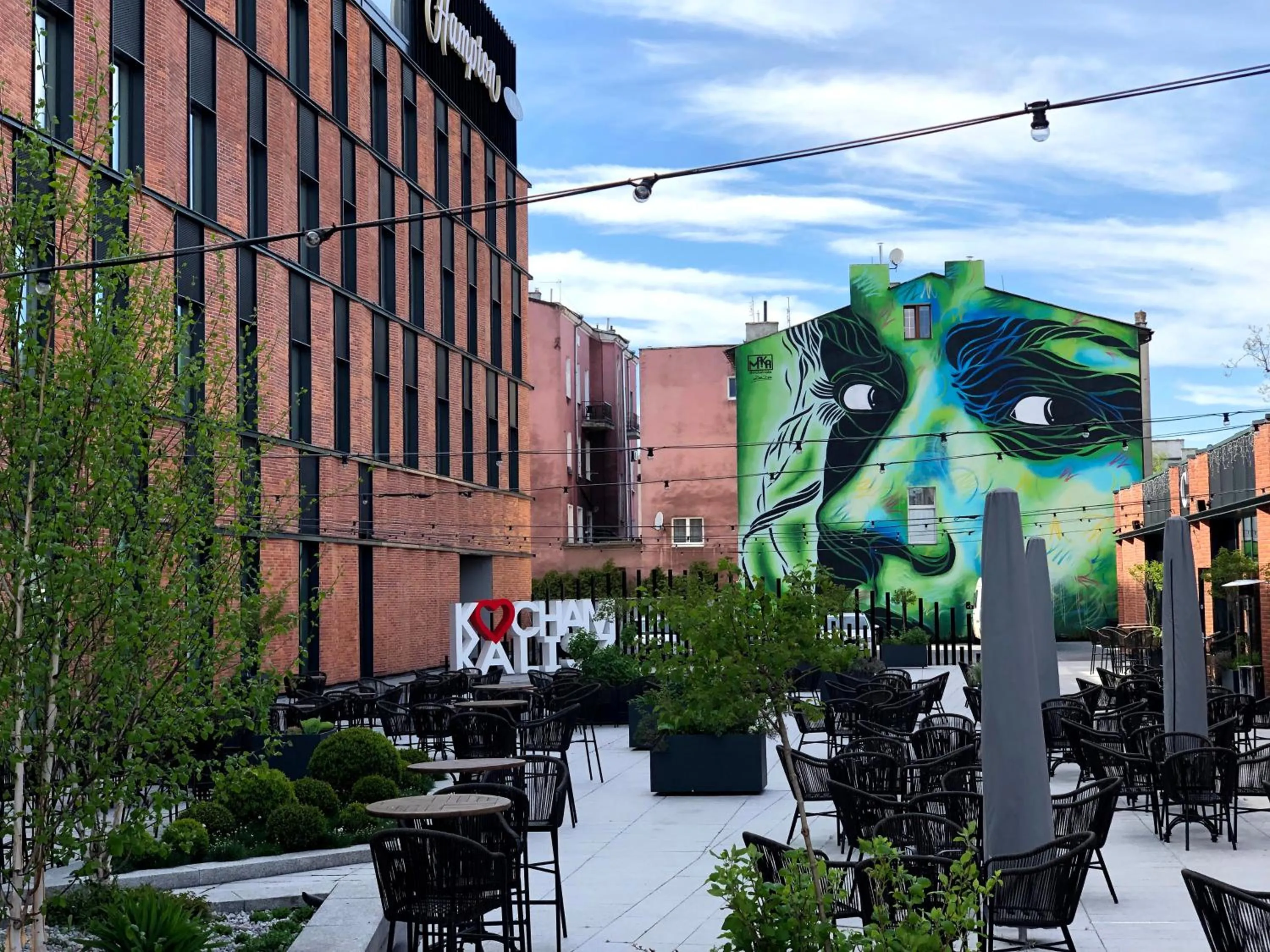 Property building in Hampton By Hilton Kalisz