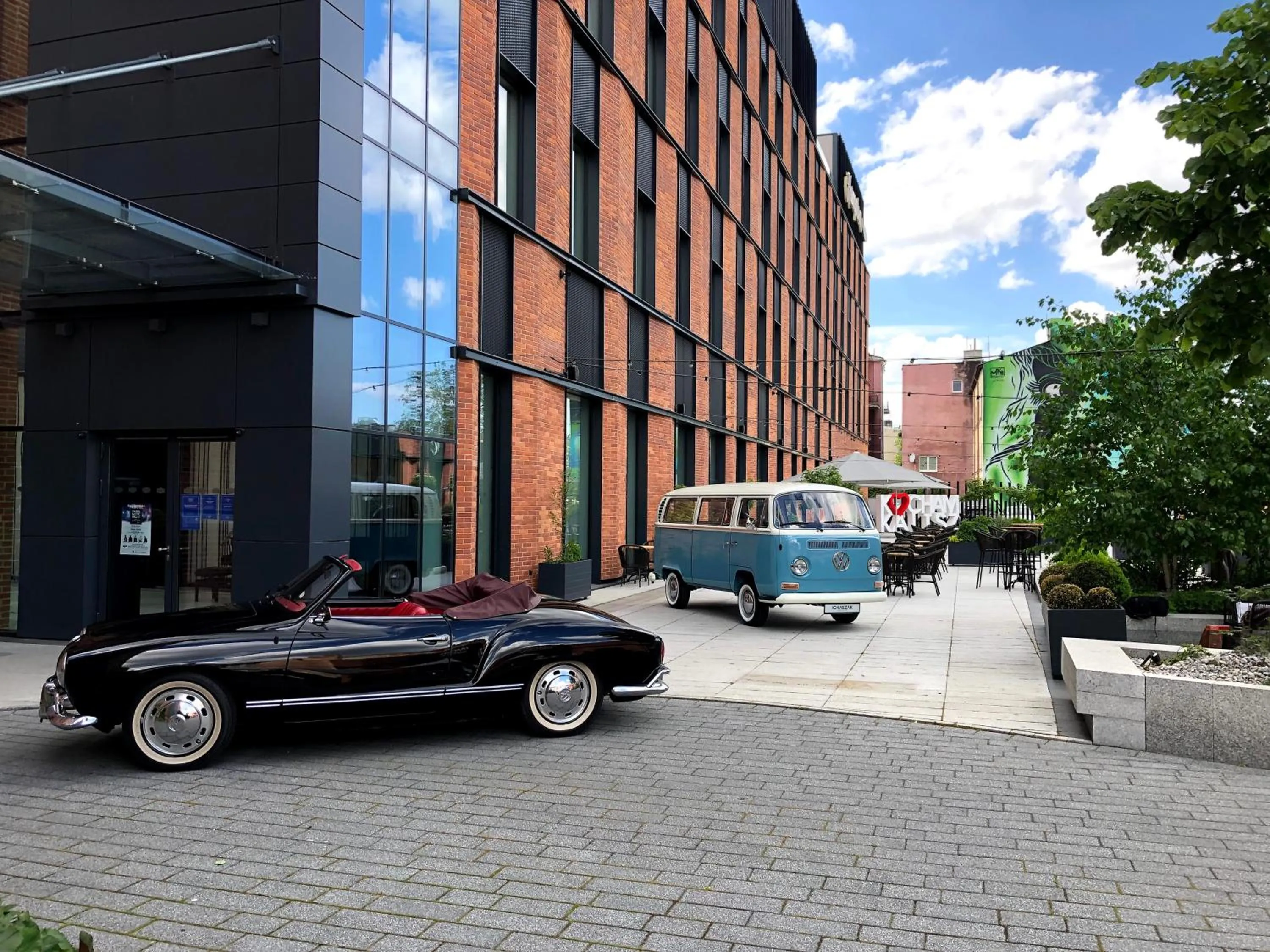 Property building in Hampton By Hilton Kalisz