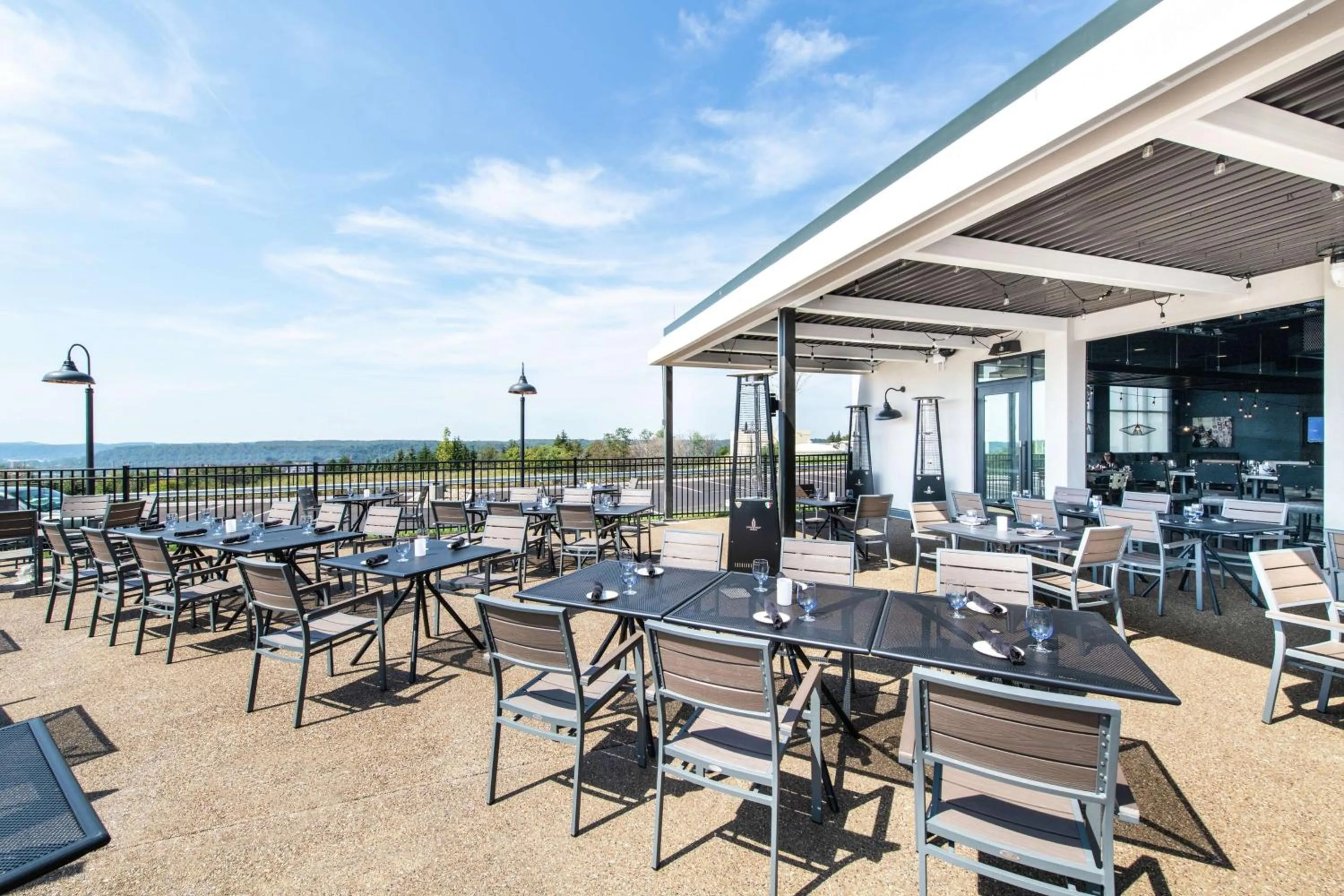 Dining area in Hilton Garden Inn Pittsburgh Area Beaver Valley, Pa