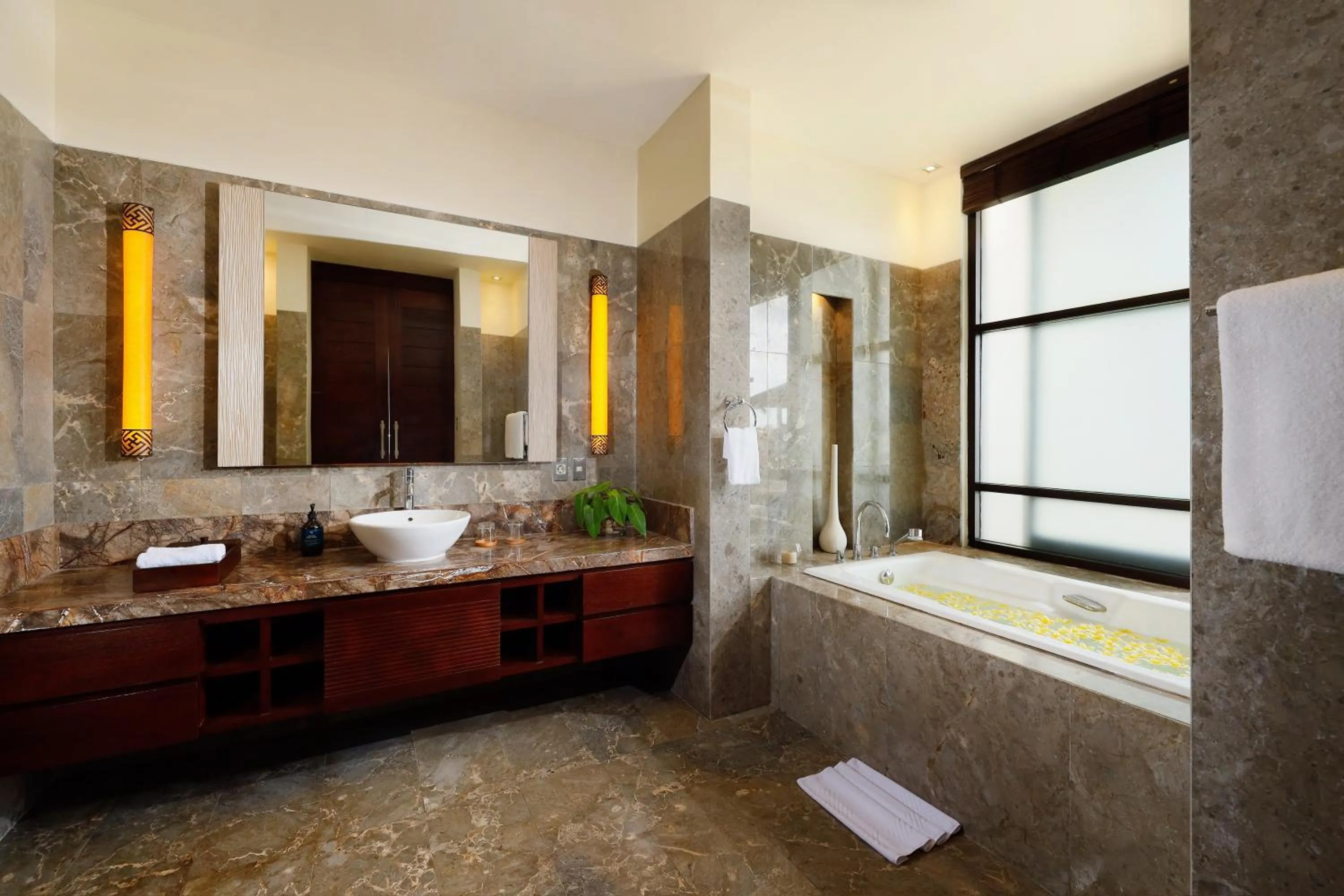 Bathroom in Villa Jamalu by Nakula