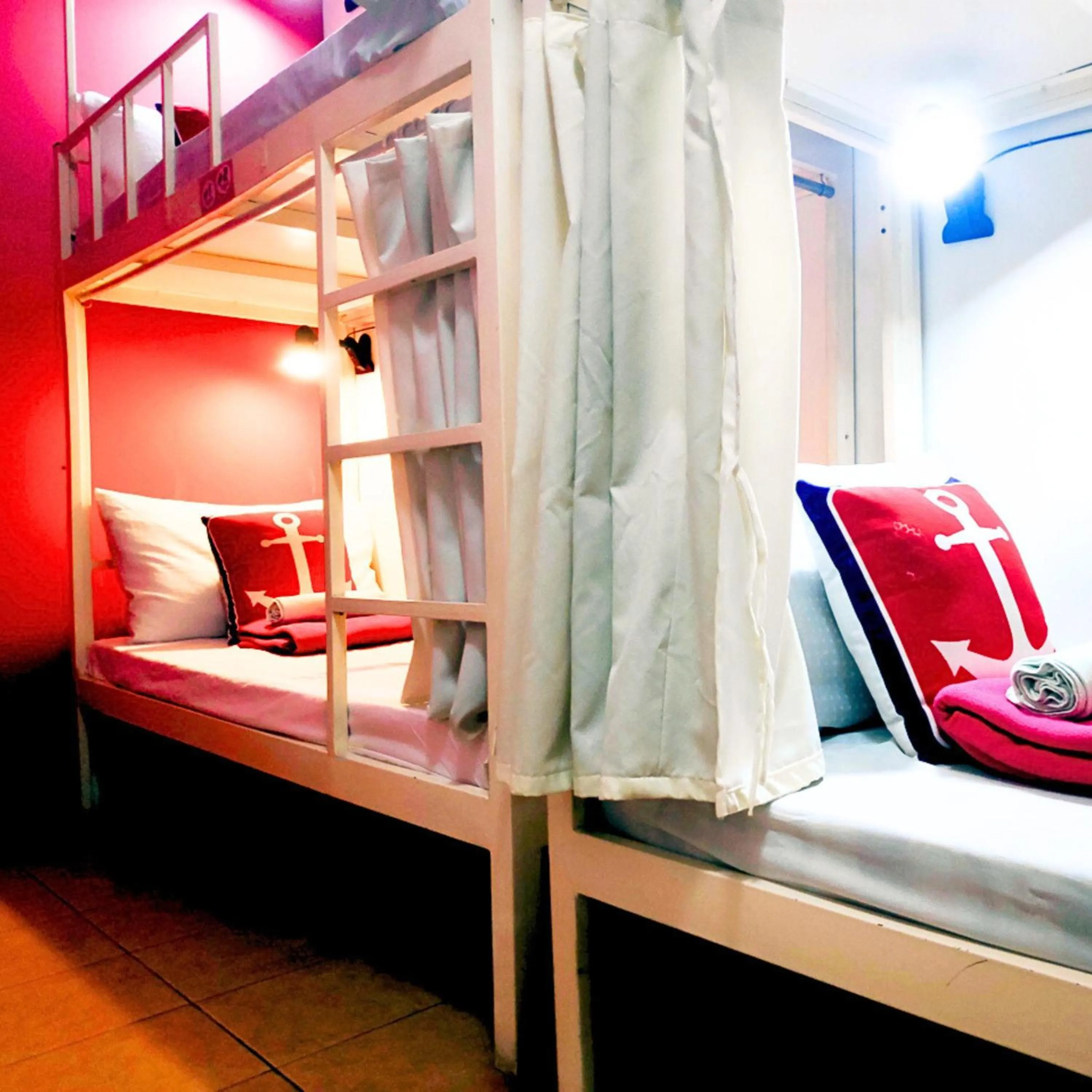Bed in Crossroads Hostel Manila