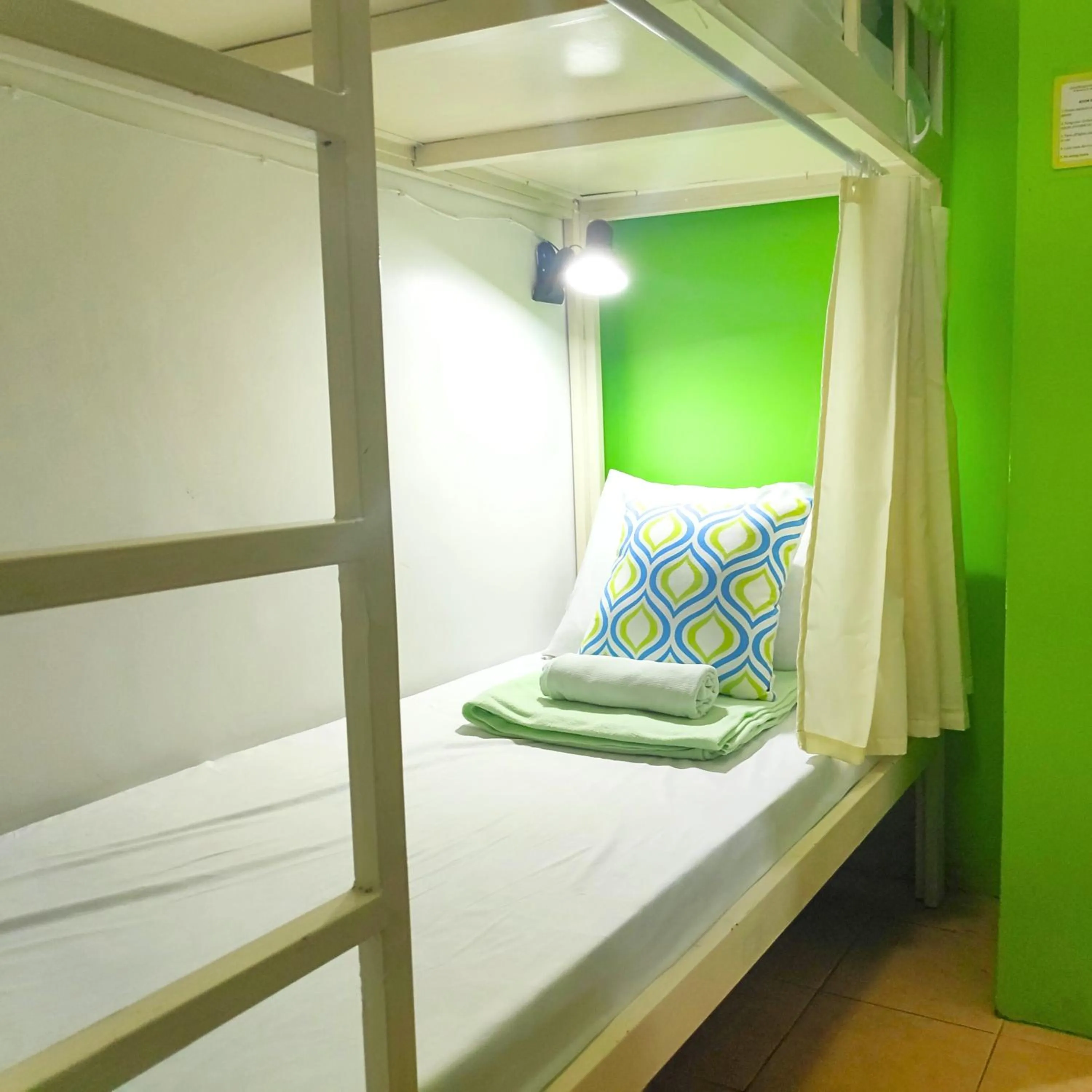 Bed in Crossroads Hostel Manila