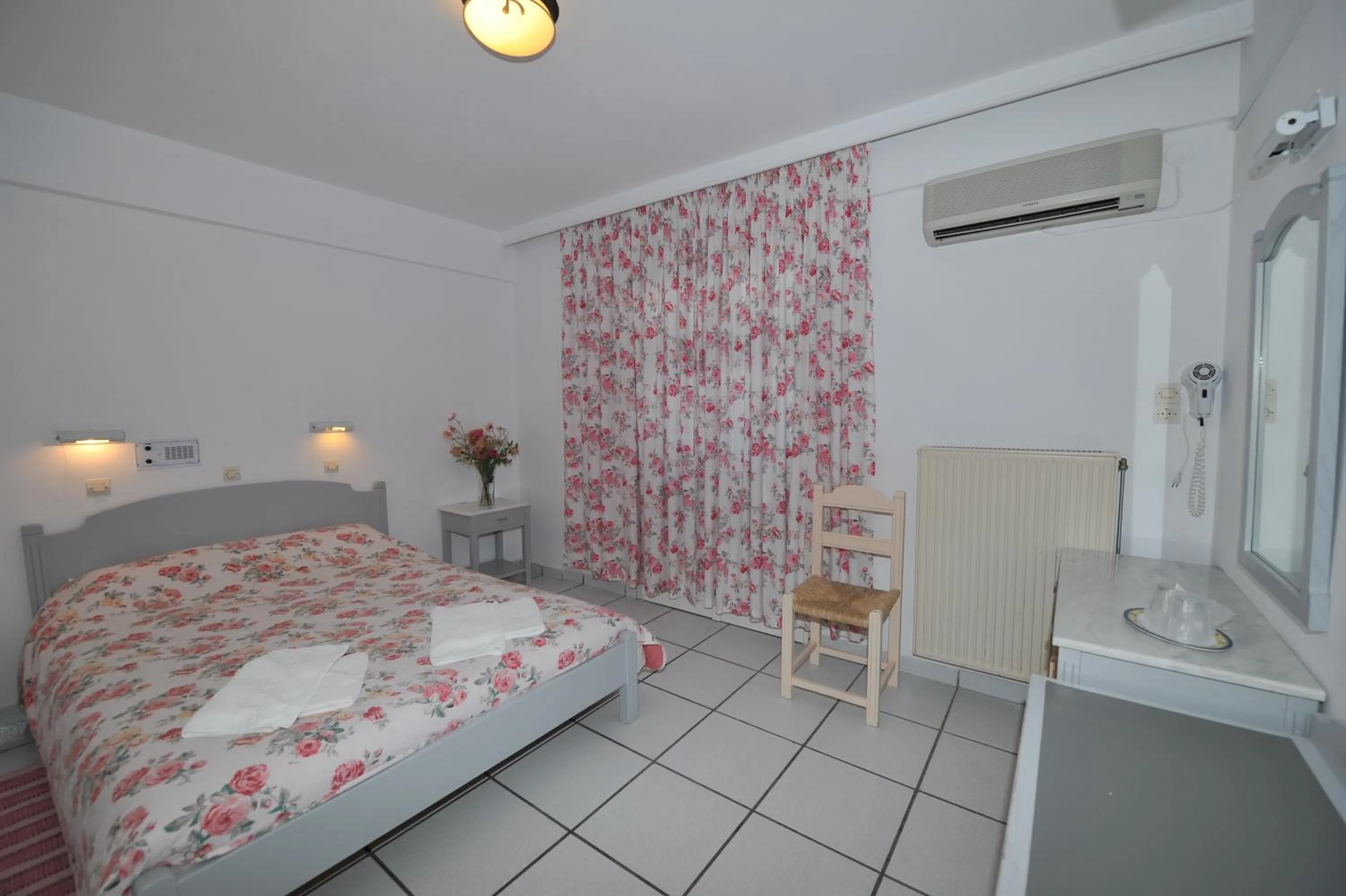 Day, Bed in King Thiras Hotel