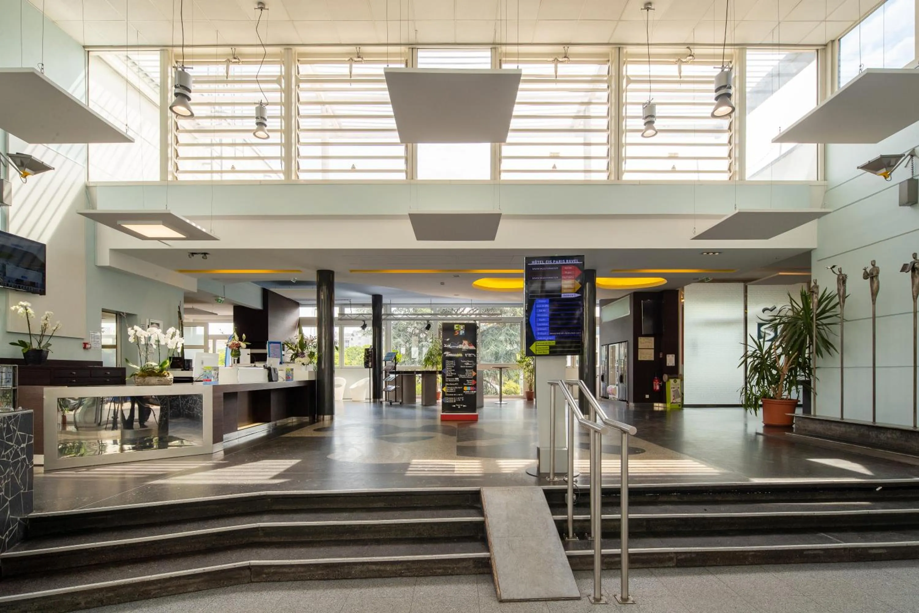 Facade/entrance in Hotel CIS Paris Maurice Ravel