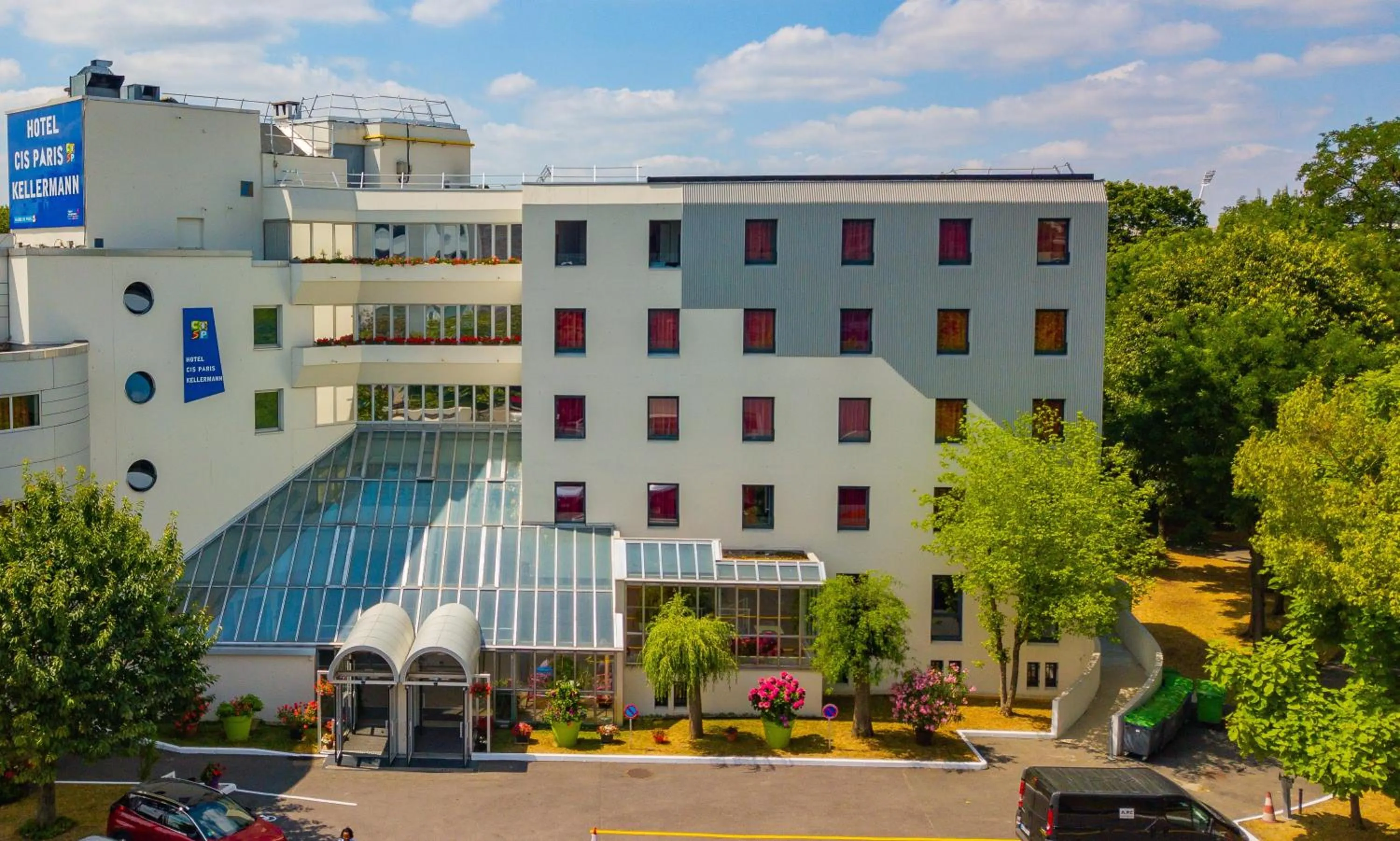 Property building in Hotel CIS Paris Kellermann